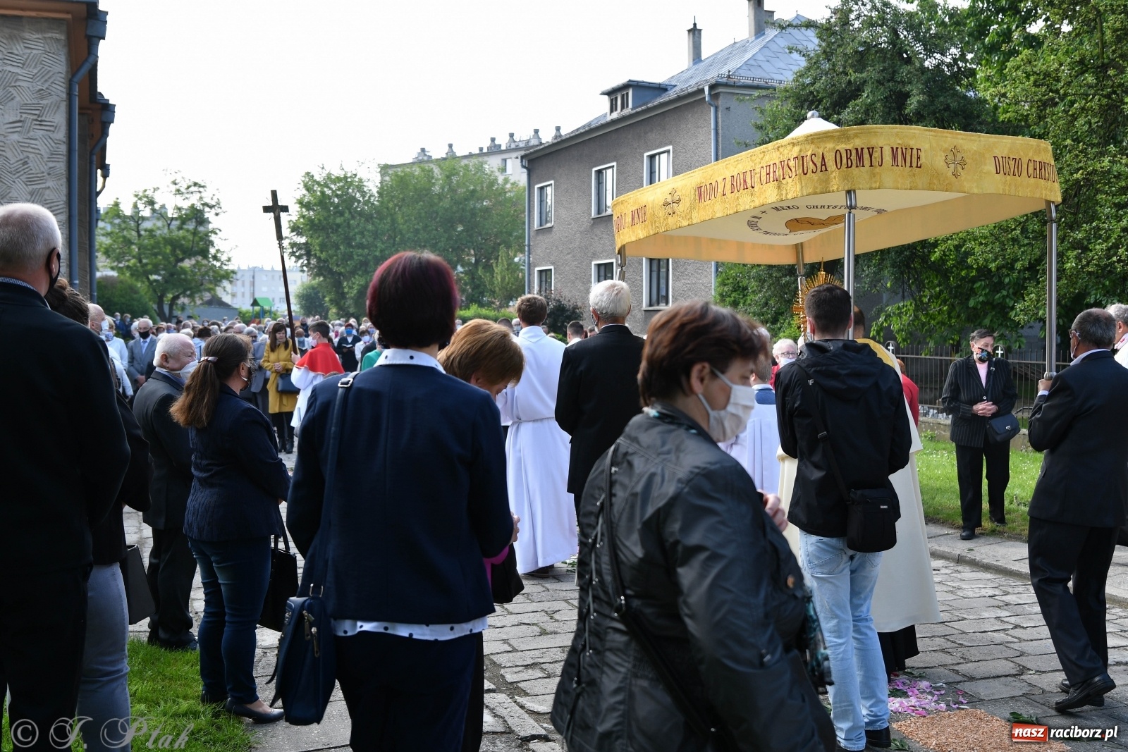 Zdjęcie w galerii na portalu naszraciborz.pl: Tak dziś przeżywano Boże Ciało w parafii Najświętszego Serca Pana Jezusa [FOTO i WIDEO]  wiadomości z regionu