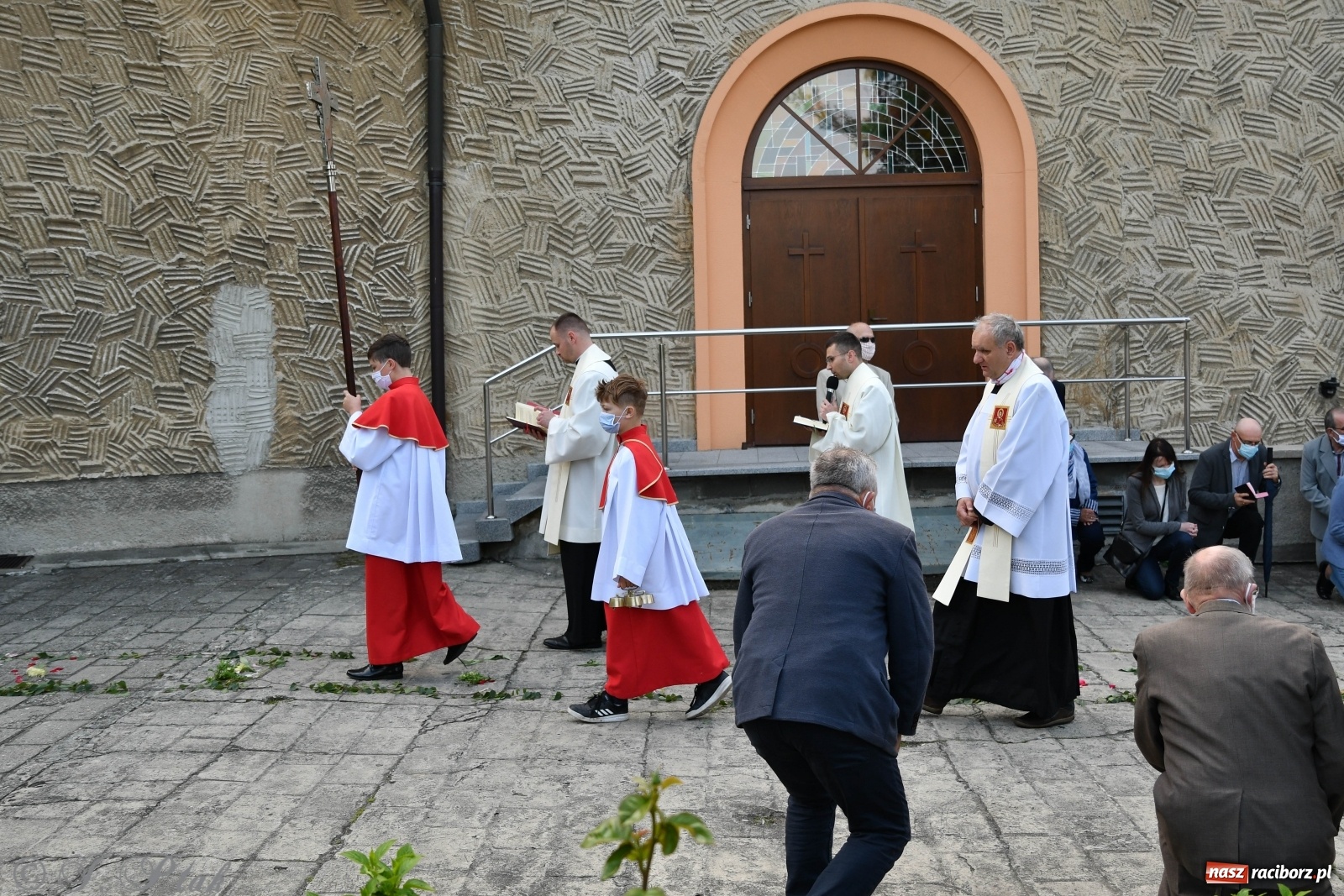 Zdjęcie w galerii na portalu naszraciborz.pl: Tak dziś przeżywano Boże Ciało w parafii Najświętszego Serca Pana Jezusa [FOTO i WIDEO]  wiadomości z regionu