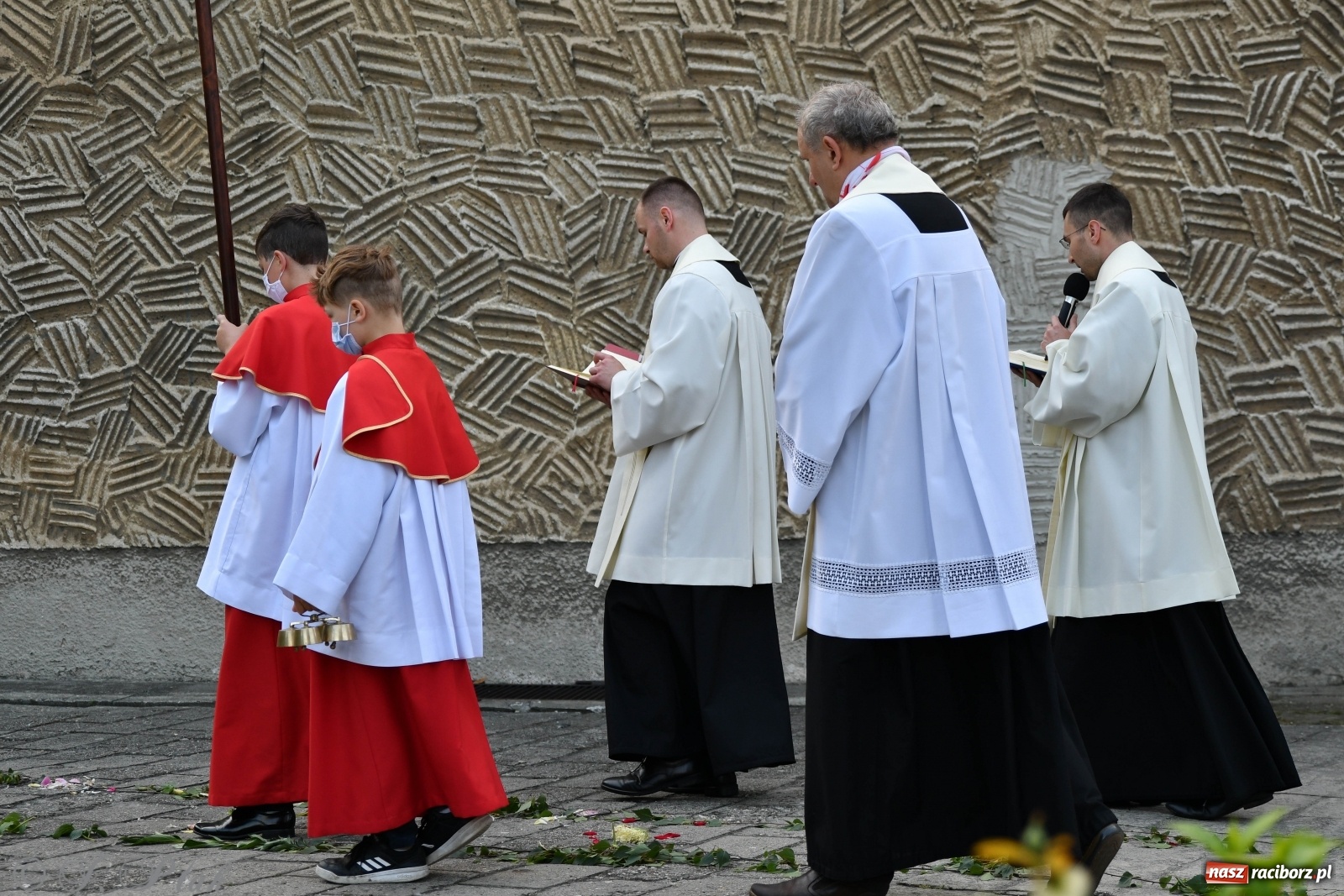 Zdjęcie w galerii na portalu naszraciborz.pl: Tak dziś przeżywano Boże Ciało w parafii Najświętszego Serca Pana Jezusa [FOTO i WIDEO]  wiadomości z regionu