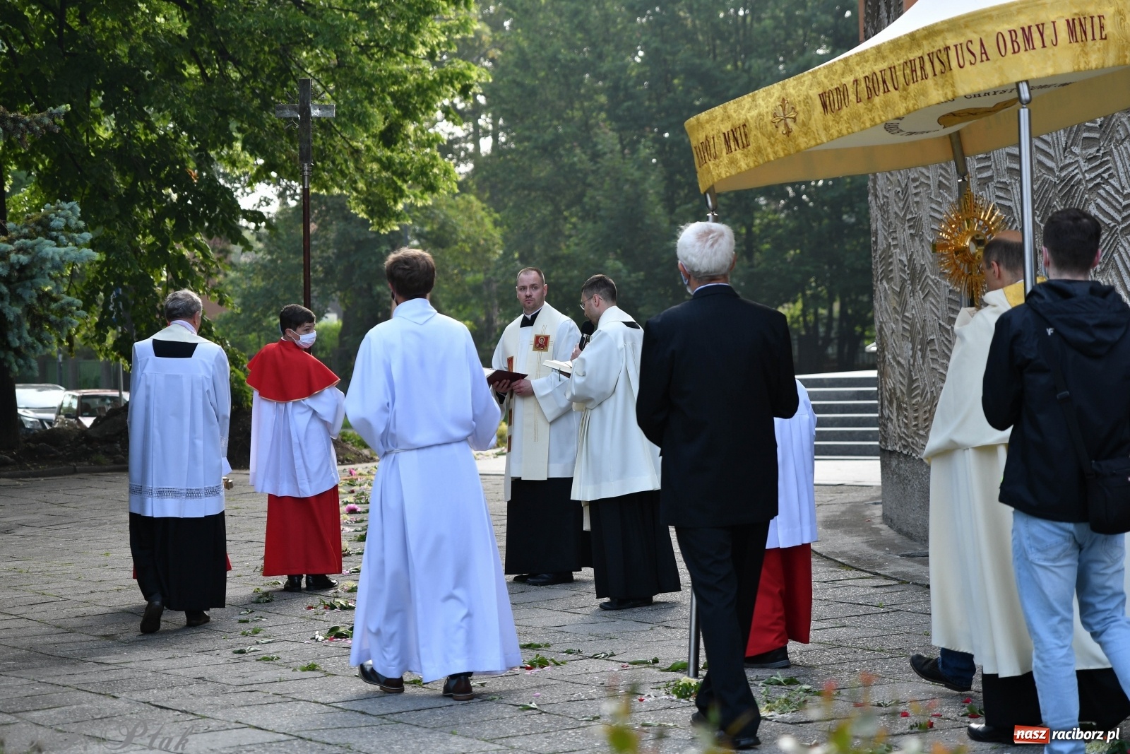 Zdjęcie w galerii na portalu naszraciborz.pl: Tak dziś przeżywano Boże Ciało w parafii Najświętszego Serca Pana Jezusa [FOTO i WIDEO]  wiadomości z regionu