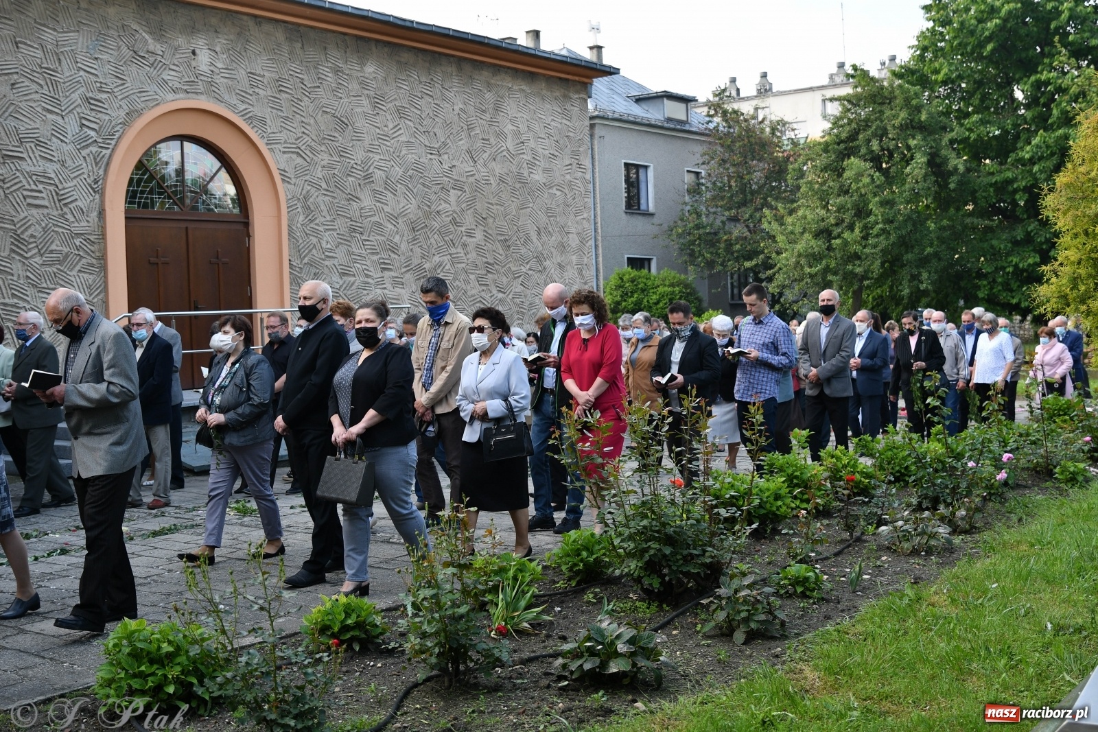 Zdjęcie w galerii na portalu naszraciborz.pl: Tak dziś przeżywano Boże Ciało w parafii Najświętszego Serca Pana Jezusa [FOTO i WIDEO]  wiadomości z regionu