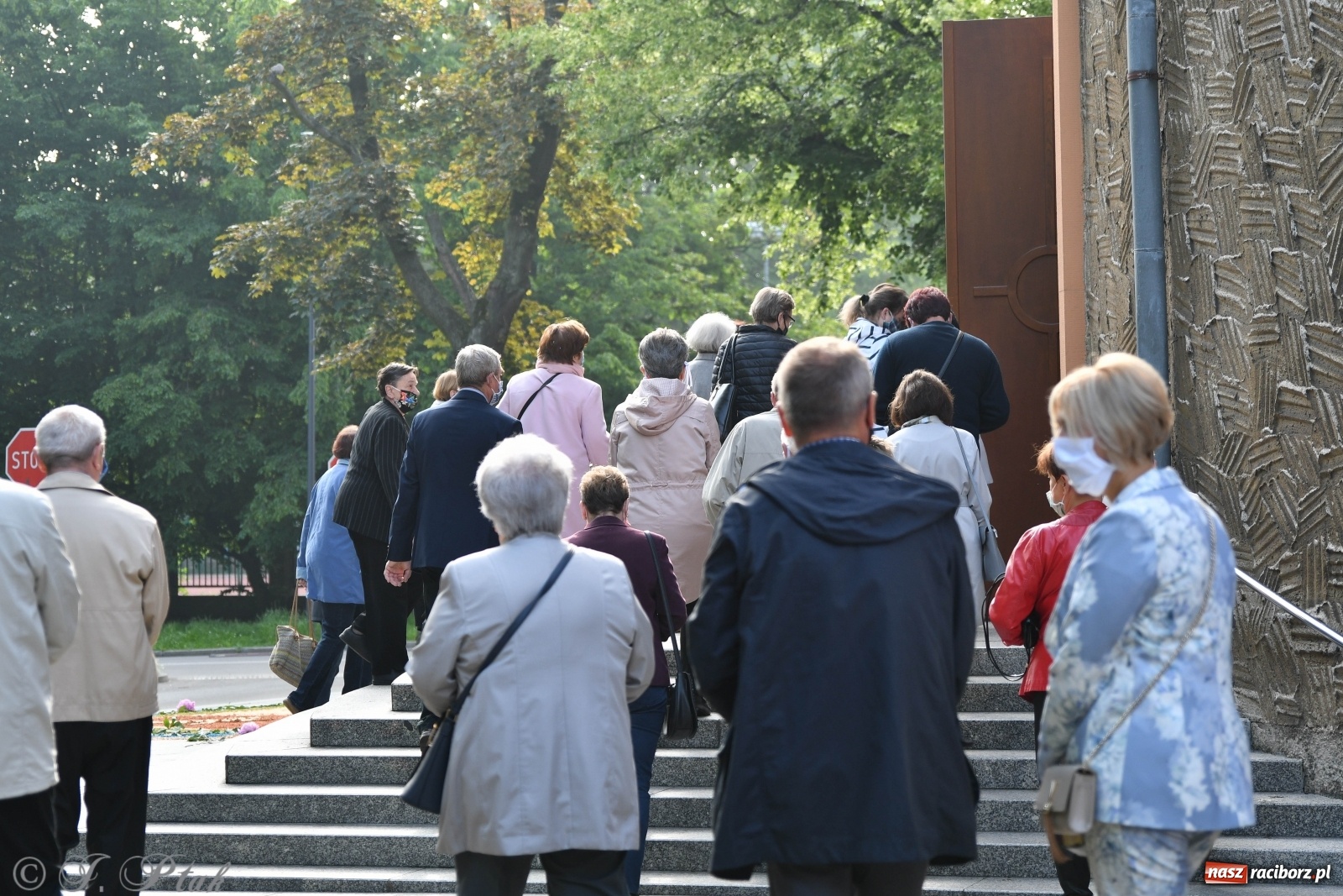 Zdjęcie w galerii na portalu naszraciborz.pl: Tak dziś przeżywano Boże Ciało w parafii Najświętszego Serca Pana Jezusa [FOTO i WIDEO]  wiadomości z regionu