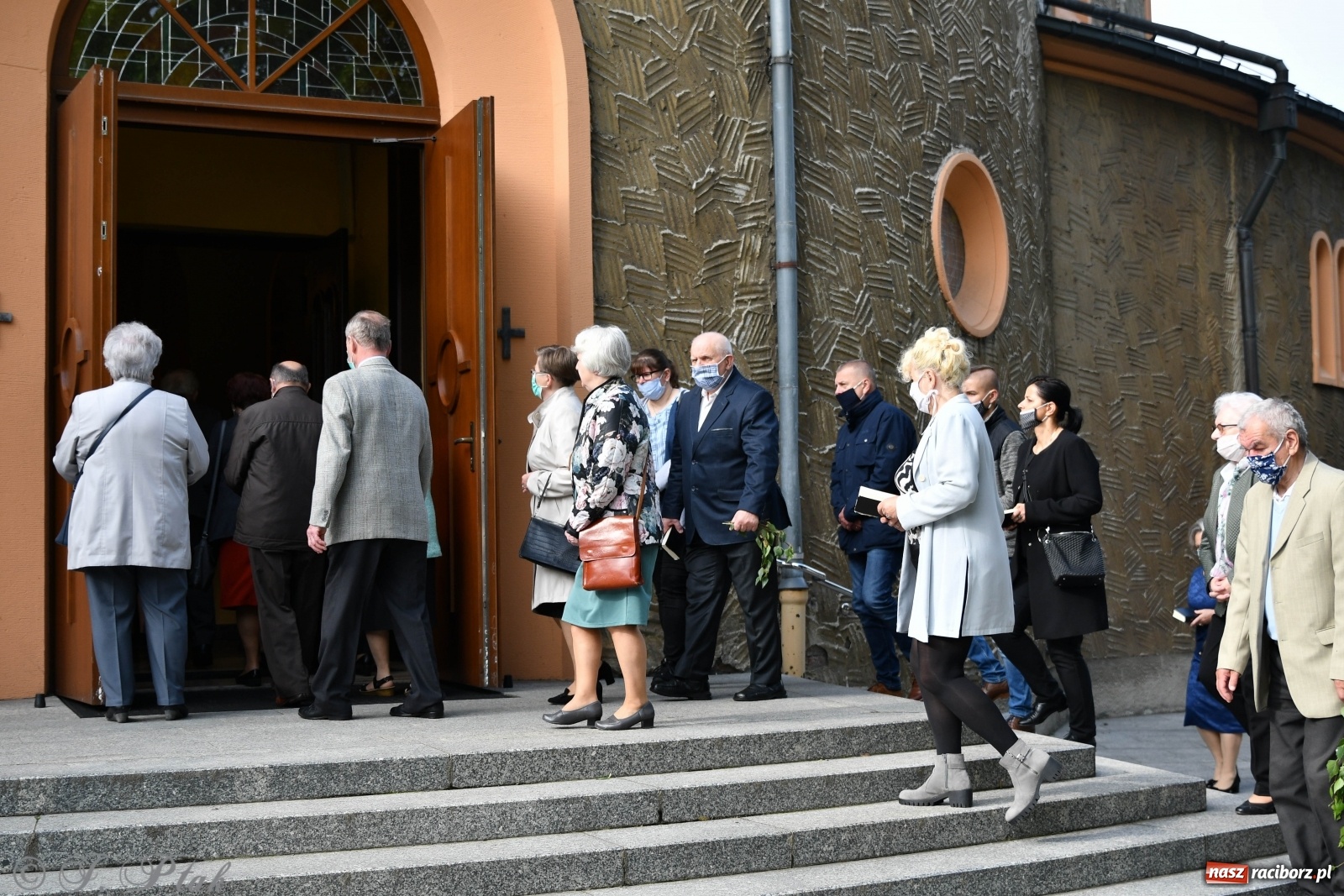 Zdjęcie w galerii na portalu naszraciborz.pl: Tak dziś przeżywano Boże Ciało w parafii Najświętszego Serca Pana Jezusa [FOTO i WIDEO]  wiadomości z regionu