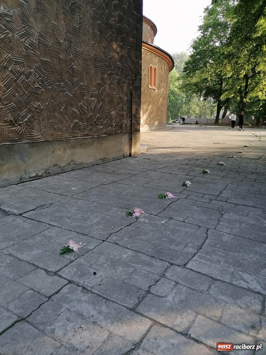 Zdjęcie w galerii na portalu naszraciborz.pl: Tak dziś przeżywano Boże Ciało w parafii Najświętszego Serca Pana Jezusa [FOTO i WIDEO]  wiadomości z regionu