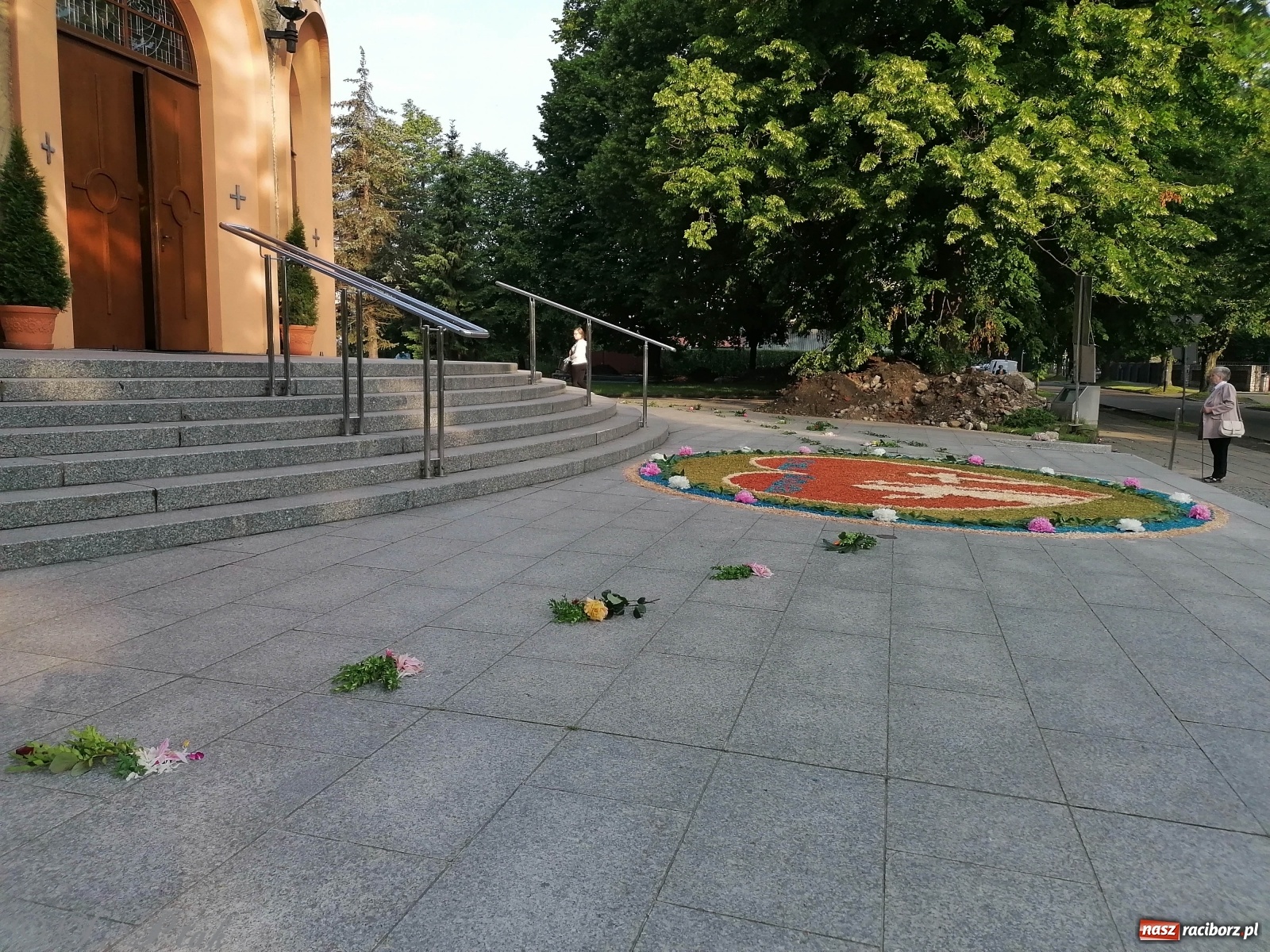 Zdjęcie w galerii na portalu naszraciborz.pl: Tak dziś przeżywano Boże Ciało w parafii Najświętszego Serca Pana Jezusa [FOTO i WIDEO]  wiadomości z regionu