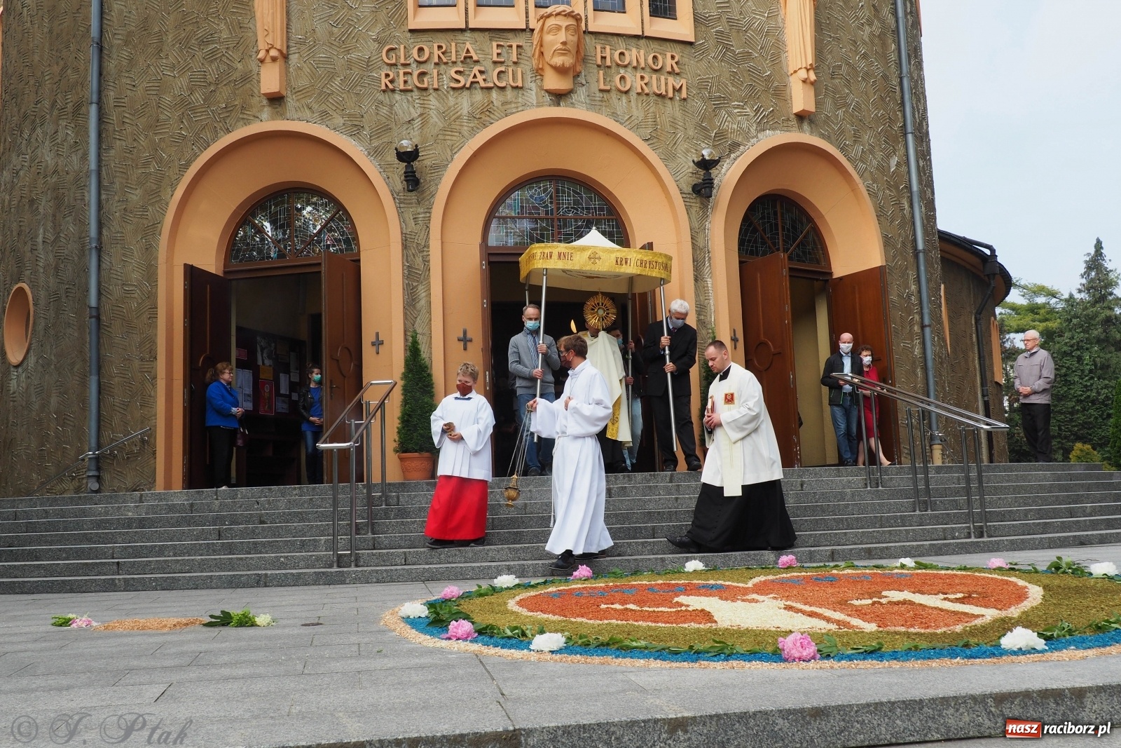 Zdjęcie w galerii na portalu naszraciborz.pl: Tak dziś przeżywano Boże Ciało w parafii Najświętszego Serca Pana Jezusa [FOTO i WIDEO]  wiadomości z regionu