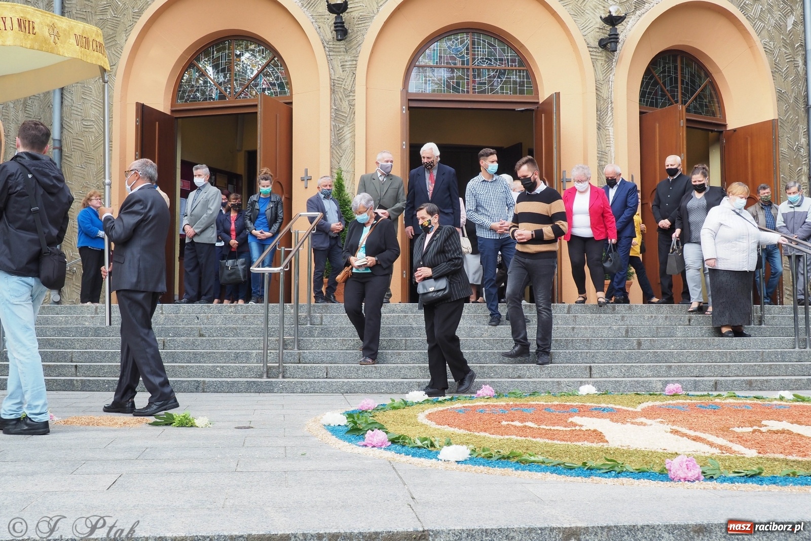 Zdjęcie w galerii na portalu naszraciborz.pl: Tak dziś przeżywano Boże Ciało w parafii Najświętszego Serca Pana Jezusa [FOTO i WIDEO]  wiadomości z regionu