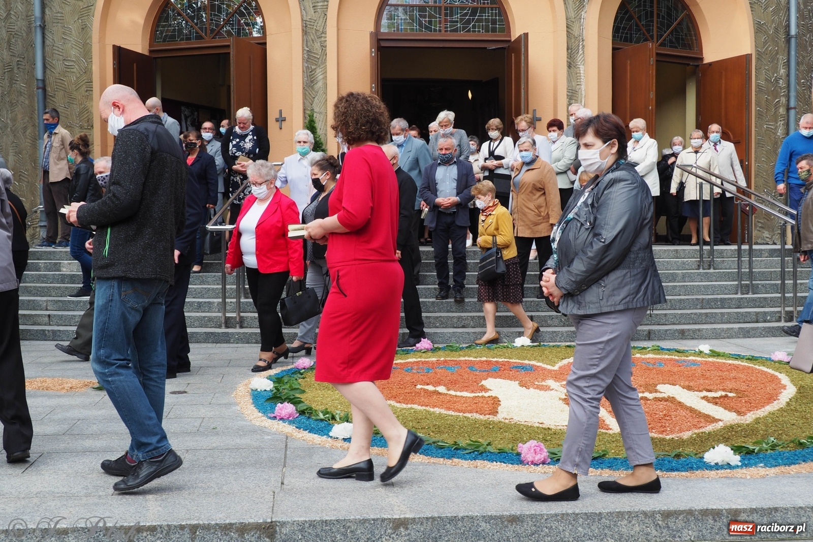 Zdjęcie w galerii na portalu naszraciborz.pl: Tak dziś przeżywano Boże Ciało w parafii Najświętszego Serca Pana Jezusa [FOTO i WIDEO]  wiadomości z regionu