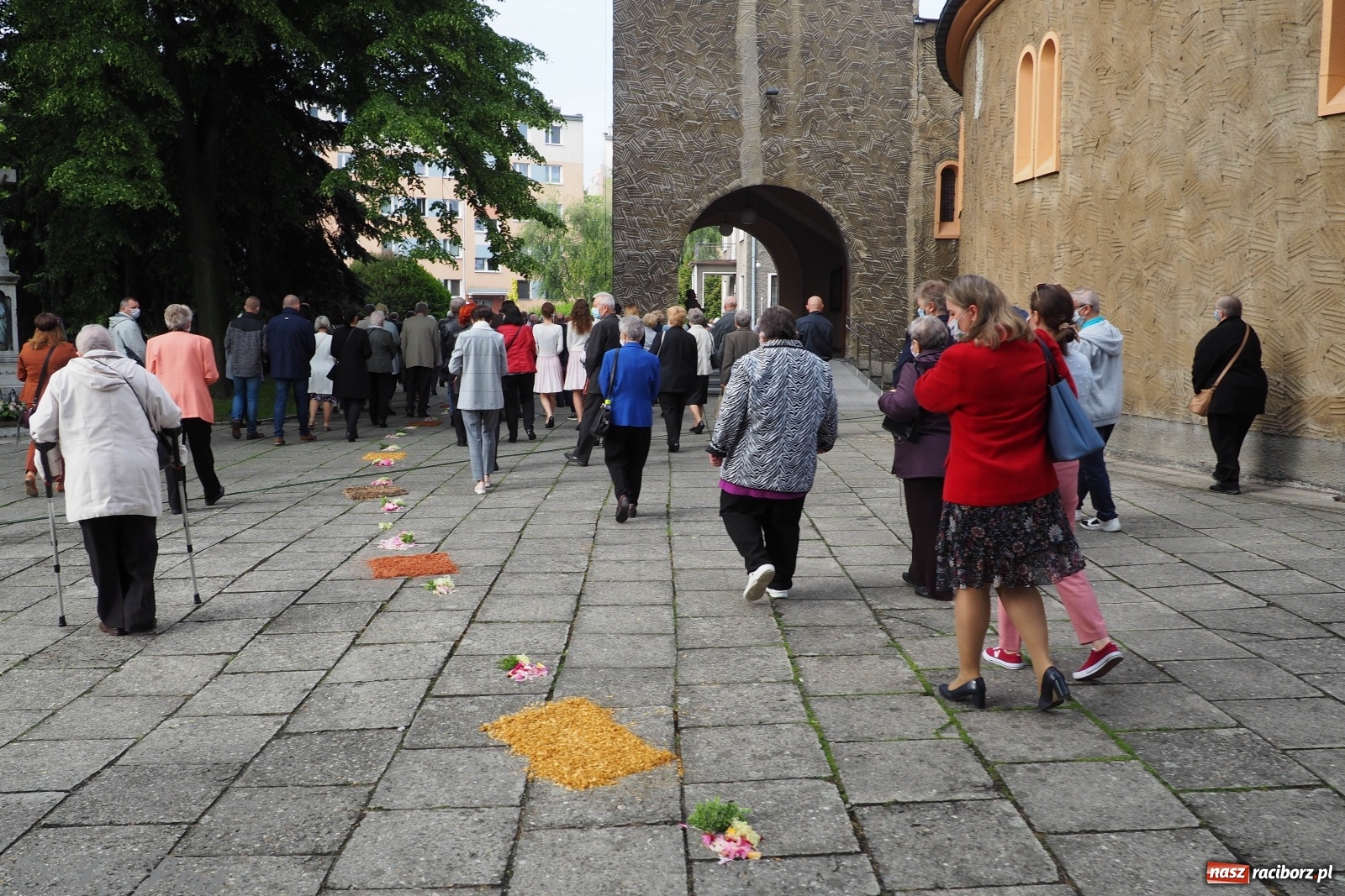 Zdjęcie w galerii na portalu naszraciborz.pl: Tak dziś przeżywano Boże Ciało w parafii Najświętszego Serca Pana Jezusa [FOTO i WIDEO]  wiadomości z regionu