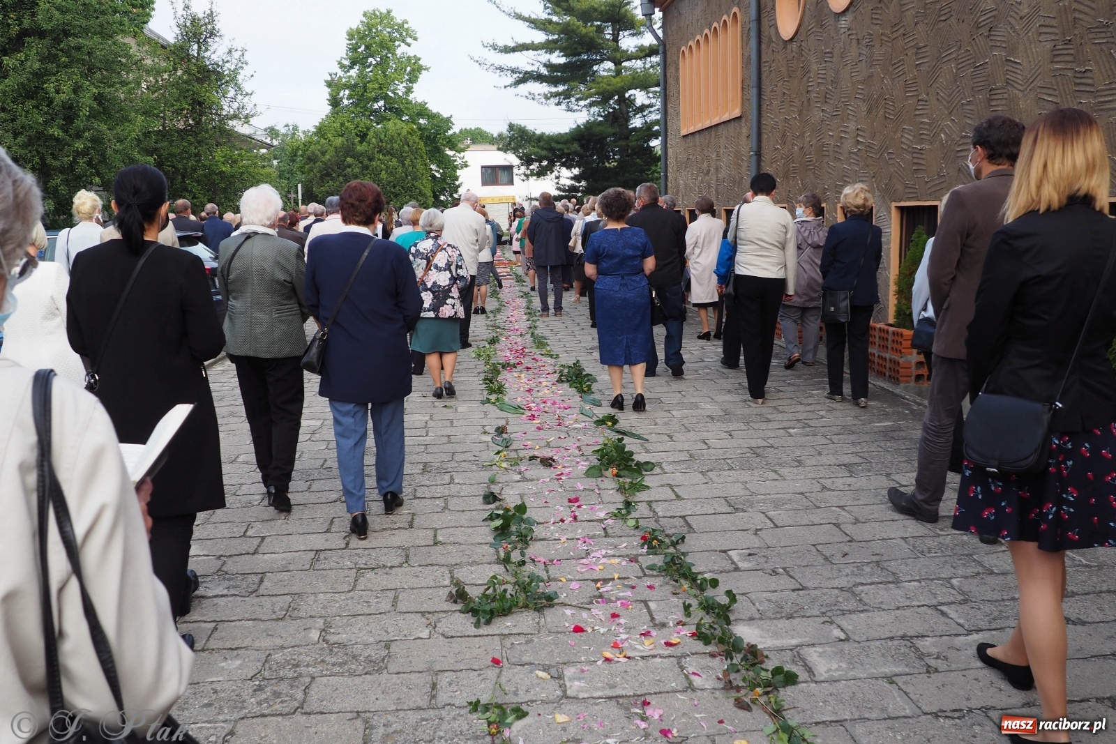 Zdjęcie w galerii na portalu naszraciborz.pl: Tak dziś przeżywano Boże Ciało w parafii Najświętszego Serca Pana Jezusa [FOTO i WIDEO]  wiadomości z regionu