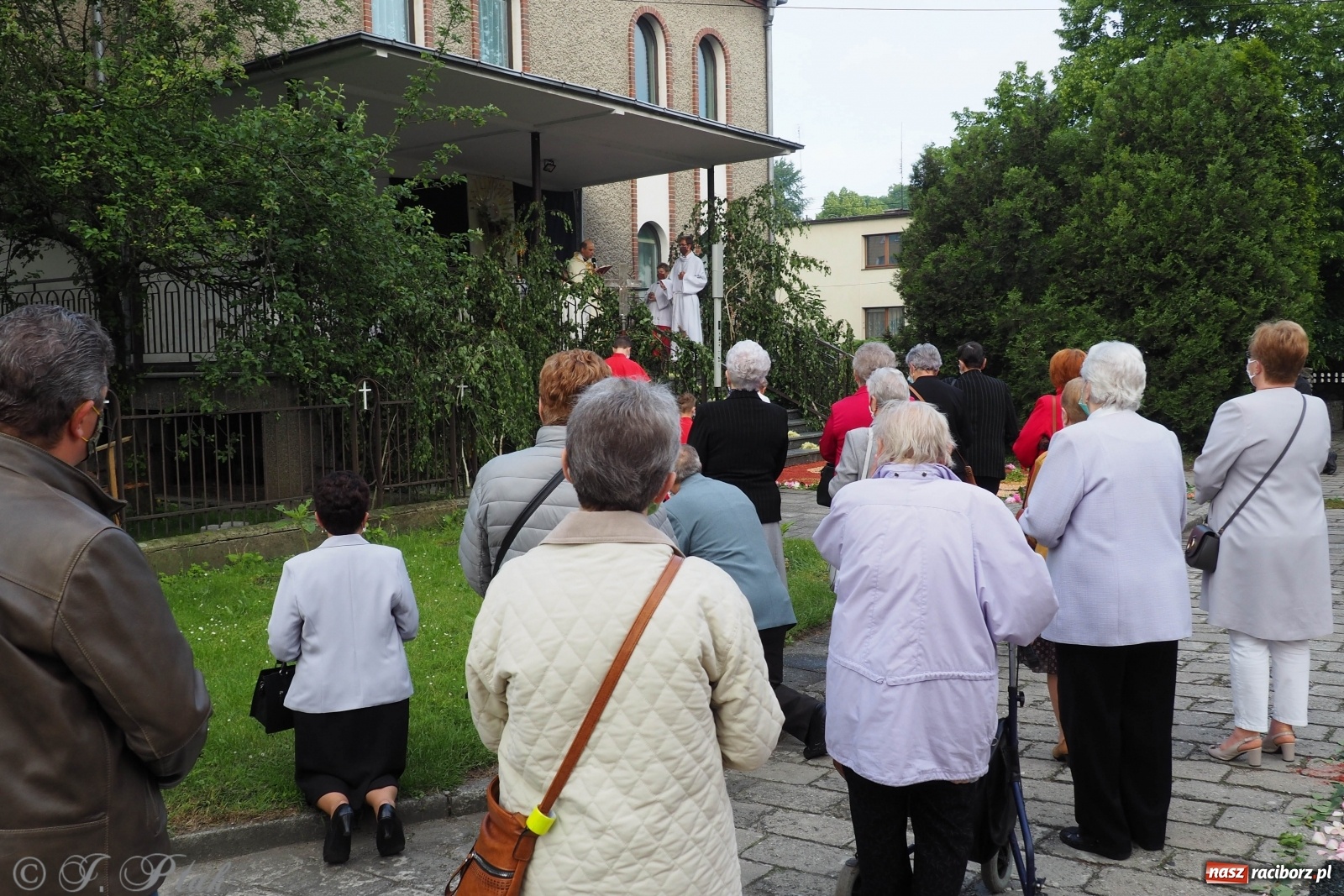 Zdjęcie w galerii na portalu naszraciborz.pl: Tak dziś przeżywano Boże Ciało w parafii Najświętszego Serca Pana Jezusa [FOTO i WIDEO]  wiadomości z regionu