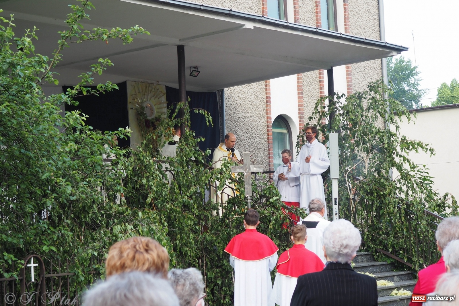 Zdjęcie w galerii na portalu naszraciborz.pl: Tak dziś przeżywano Boże Ciało w parafii Najświętszego Serca Pana Jezusa [FOTO i WIDEO]  wiadomości z regionu