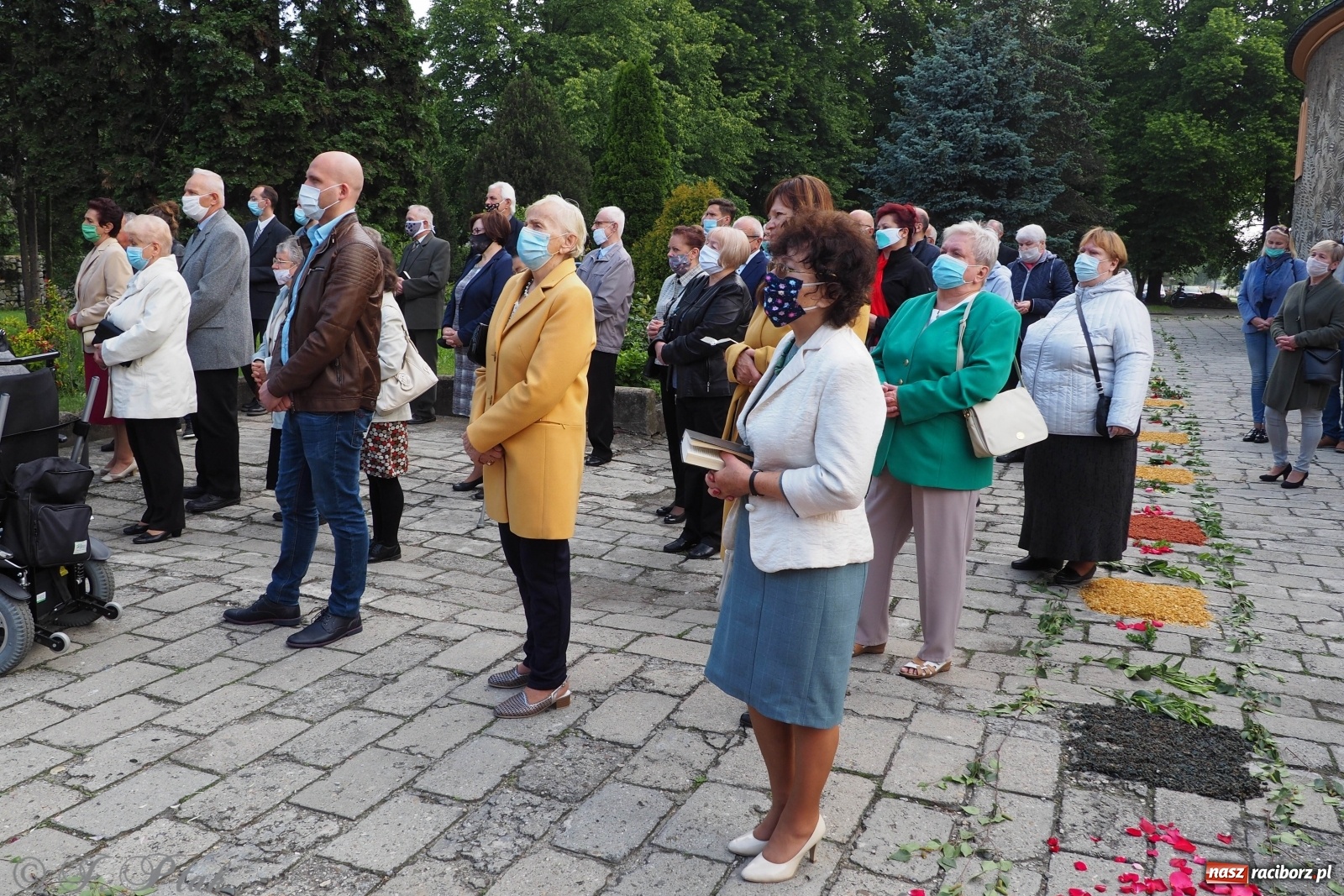 Zdjęcie w galerii na portalu naszraciborz.pl: Tak dziś przeżywano Boże Ciało w parafii Najświętszego Serca Pana Jezusa [FOTO i WIDEO]  wiadomości z regionu