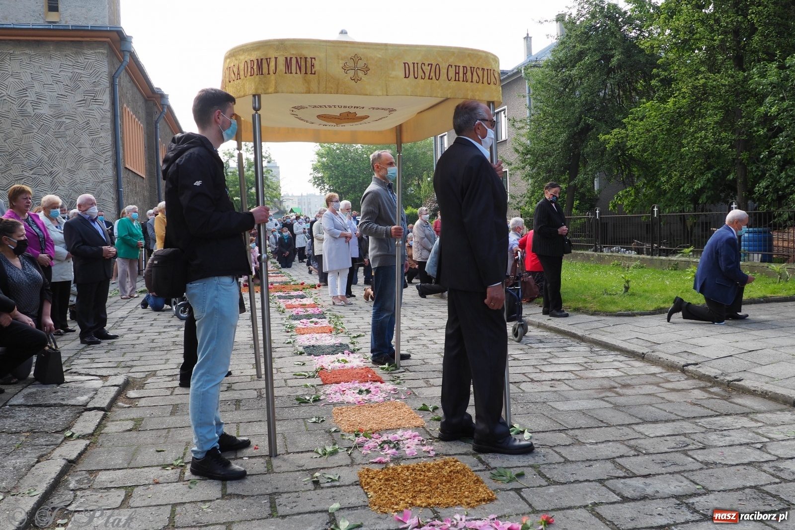 Zdjęcie w galerii na portalu naszraciborz.pl: Tak dziś przeżywano Boże Ciało w parafii Najświętszego Serca Pana Jezusa [FOTO i WIDEO]  wiadomości z regionu