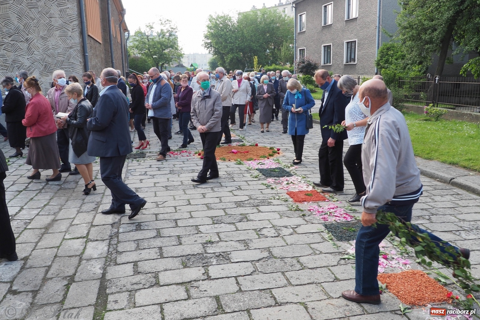 Zdjęcie w galerii na portalu naszraciborz.pl: Tak dziś przeżywano Boże Ciało w parafii Najświętszego Serca Pana Jezusa [FOTO i WIDEO]  wiadomości z regionu