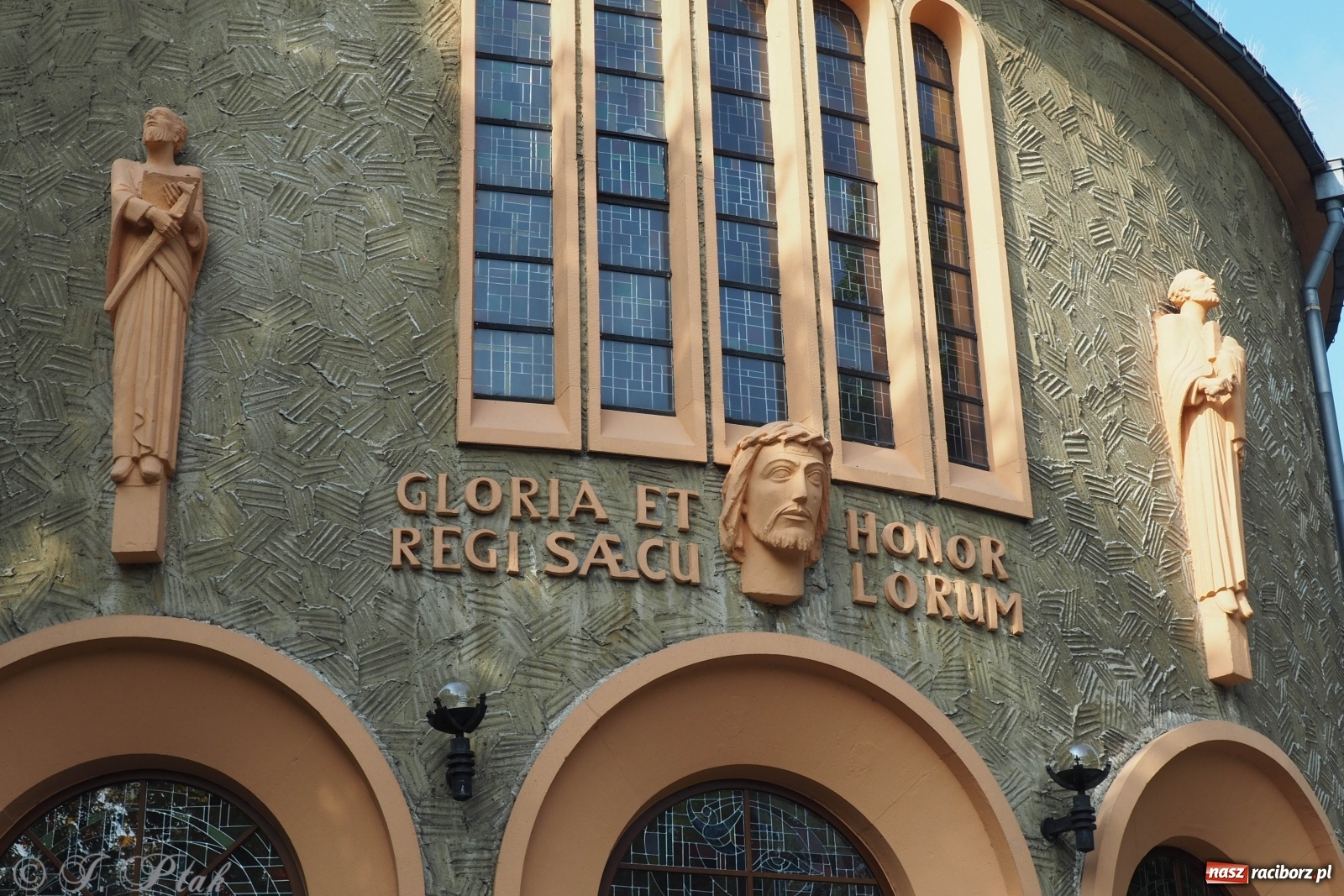 Zdjęcie w galerii na portalu naszraciborz.pl: Tak dziś przeżywano Boże Ciało w parafii Najświętszego Serca Pana Jezusa [FOTO i WIDEO]  wiadomości z regionu