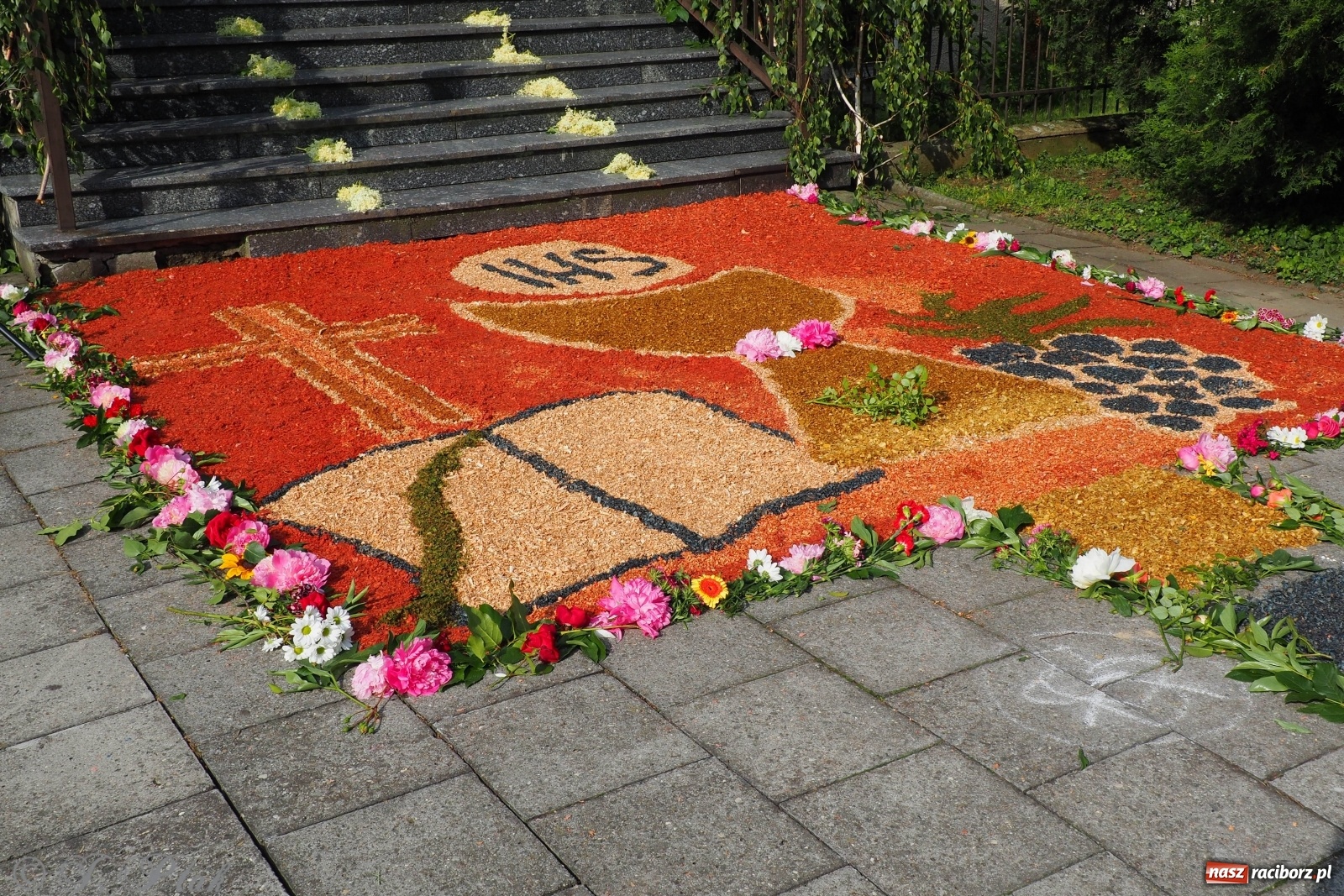 Zdjęcie w galerii na portalu naszraciborz.pl: Tak dziś przeżywano Boże Ciało w parafii Najświętszego Serca Pana Jezusa [FOTO i WIDEO]  wiadomości z regionu