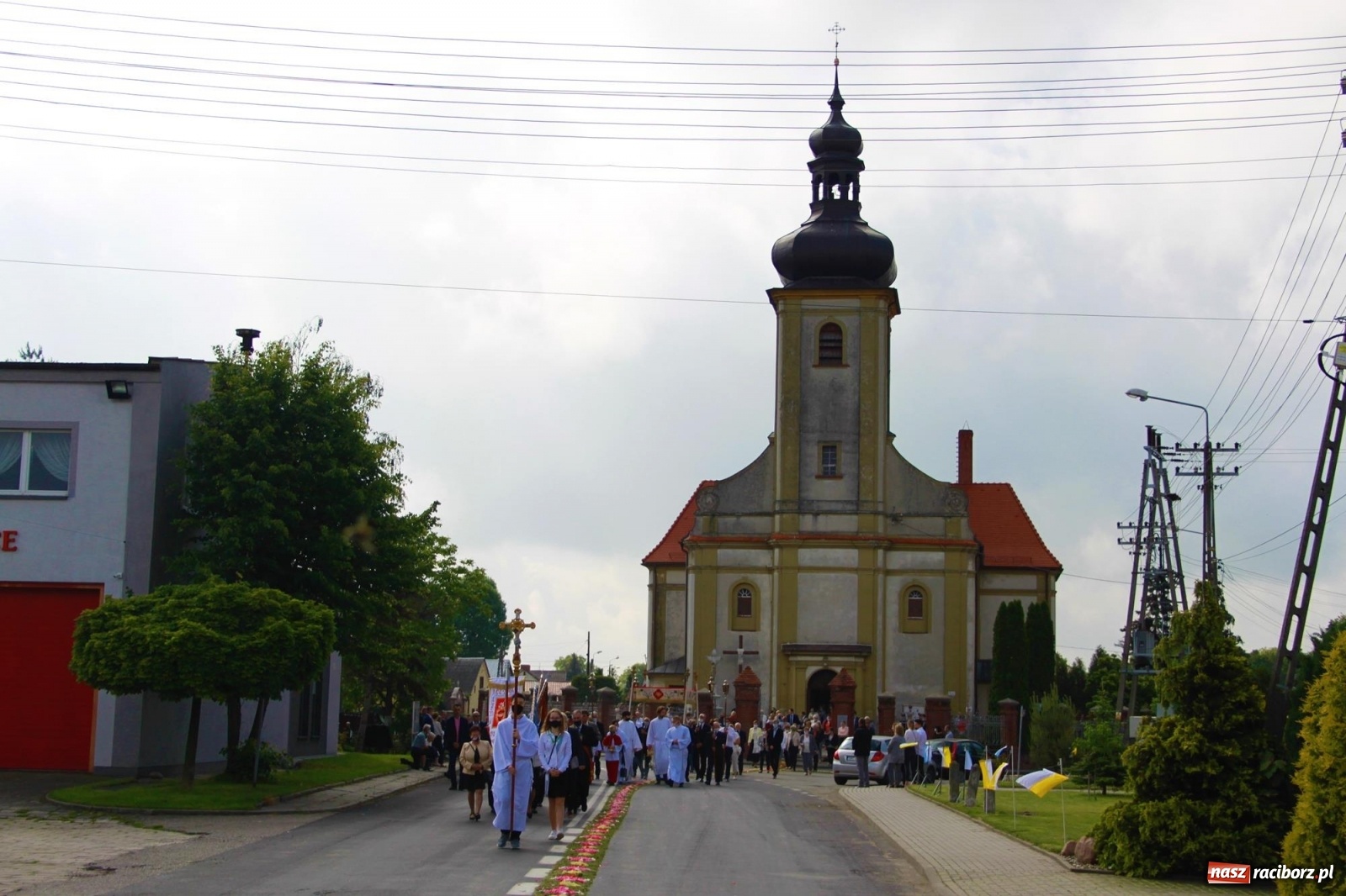Zdjęcie w galerii na portalu naszraciborz.pl: W Wojnowicach Boże Ciało do czterech kaplic [FOTO] wiadomości z regionu
