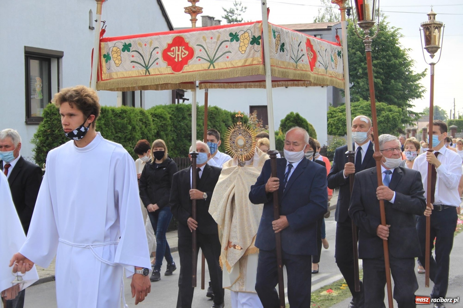 Zdjęcie w galerii na portalu naszraciborz.pl: W Wojnowicach Boże Ciało do czterech kaplic [FOTO] wiadomości z regionu