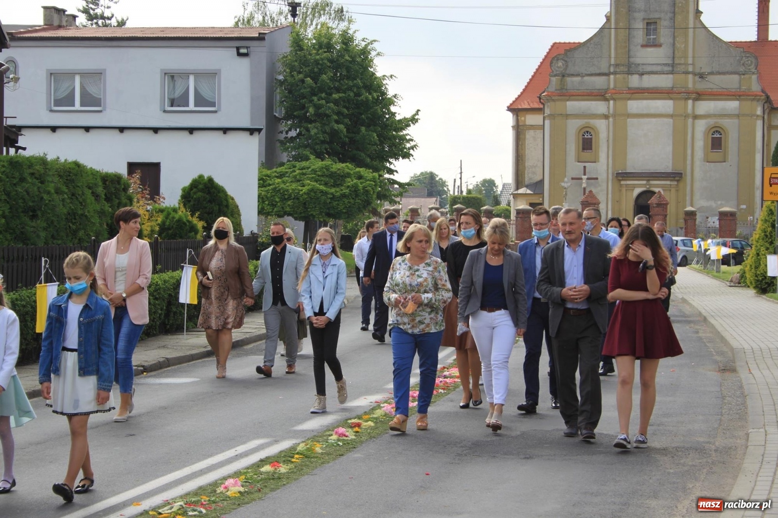 Zdjęcie w galerii na portalu naszraciborz.pl: W Wojnowicach Boże Ciało do czterech kaplic [FOTO] wiadomości z regionu