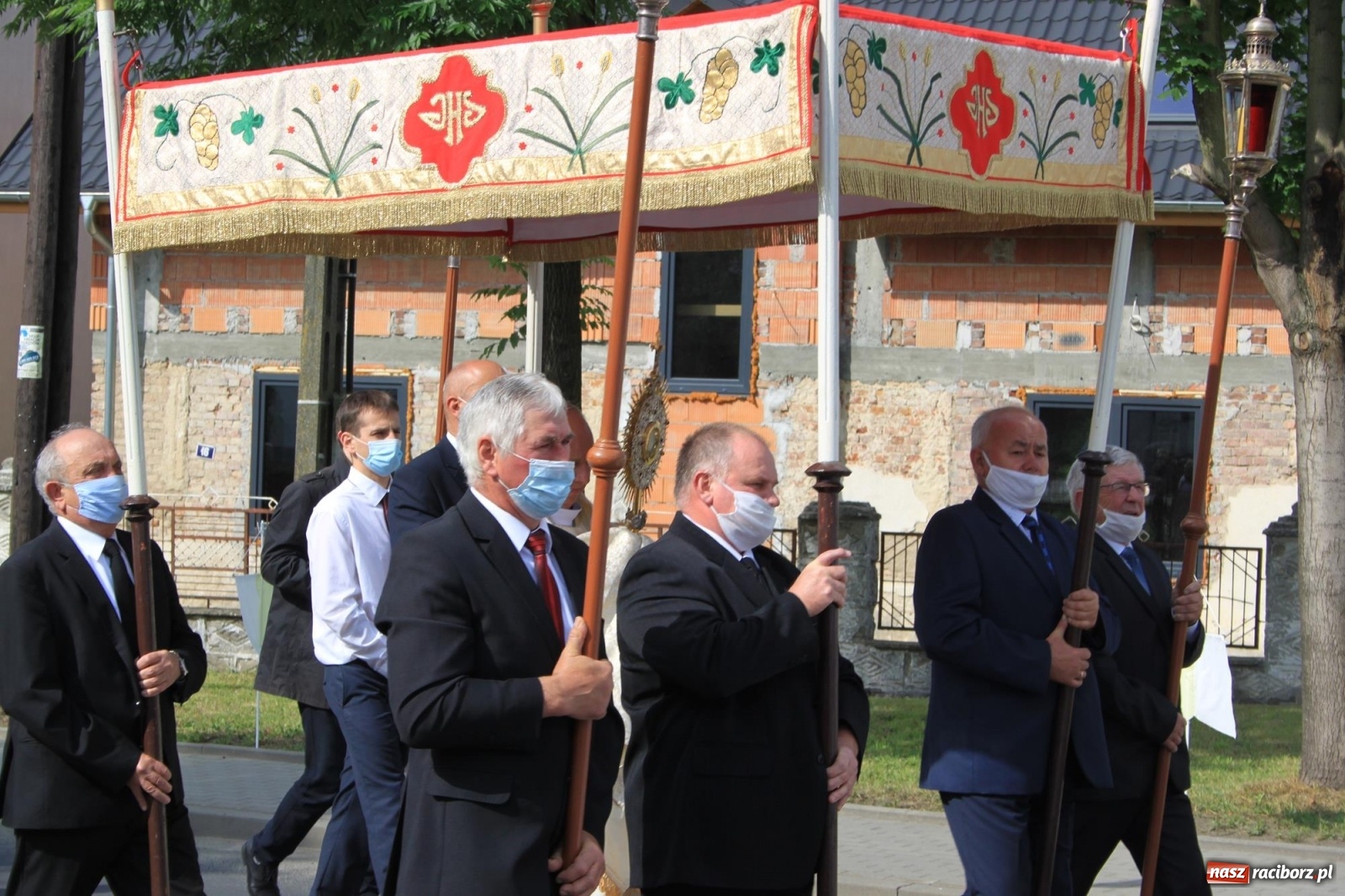 Zdjęcie w galerii na portalu naszraciborz.pl: W Wojnowicach Boże Ciało do czterech kaplic [FOTO] wiadomości z regionu