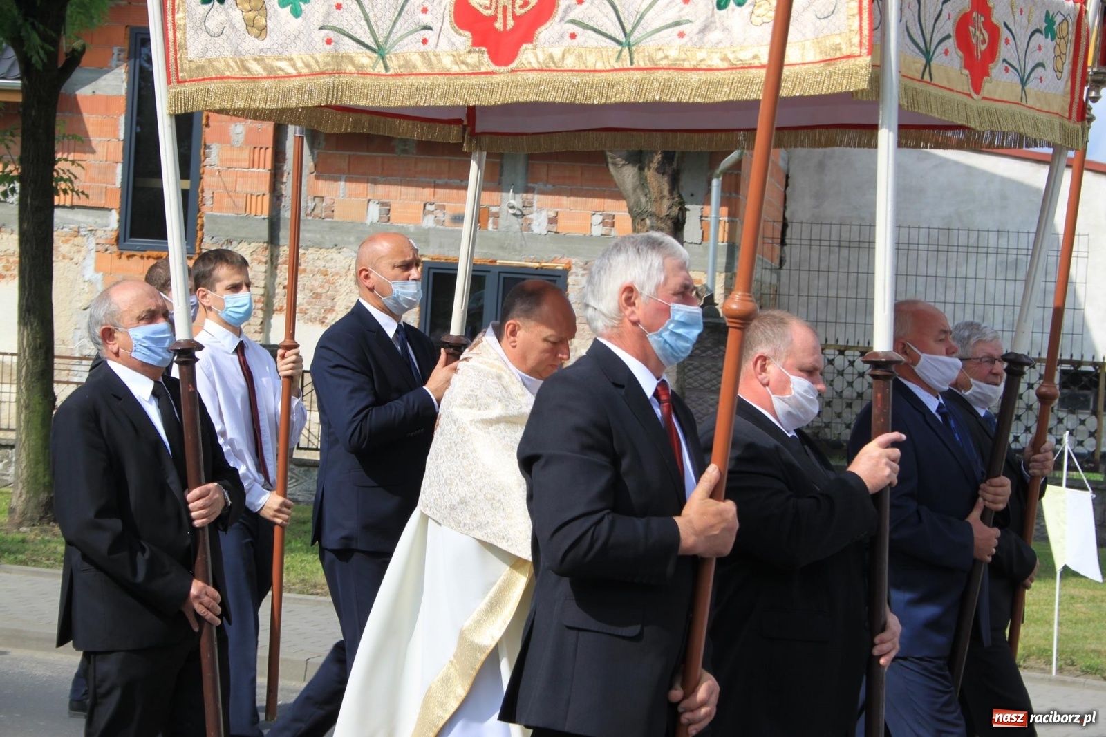 Zdjęcie w galerii na portalu naszraciborz.pl: W Wojnowicach Boże Ciało do czterech kaplic [FOTO] wiadomości z regionu