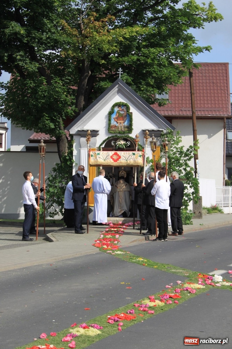 Zdjęcie w galerii na portalu naszraciborz.pl: W Wojnowicach Boże Ciało do czterech kaplic [FOTO] wiadomości z regionu