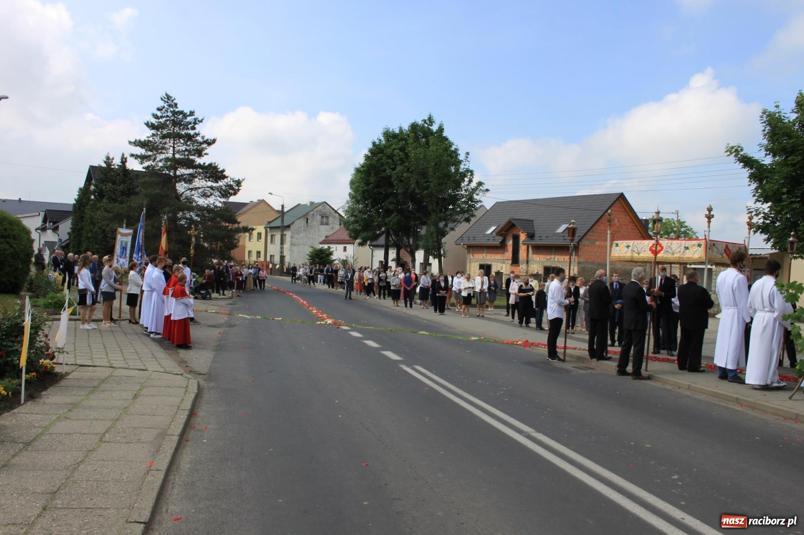 Zdjęcie w galerii na portalu naszraciborz.pl: W Wojnowicach Boże Ciało do czterech kaplic [FOTO] wiadomości z regionu