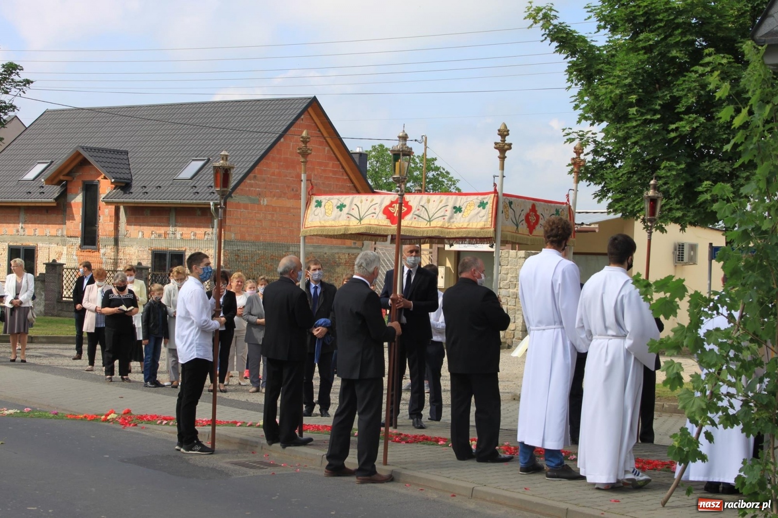 Zdjęcie w galerii na portalu naszraciborz.pl: W Wojnowicach Boże Ciało do czterech kaplic [FOTO] wiadomości z regionu
