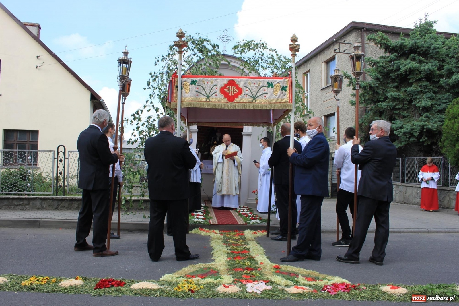 Zdjęcie w galerii na portalu naszraciborz.pl: W Wojnowicach Boże Ciało do czterech kaplic [FOTO] wiadomości z regionu