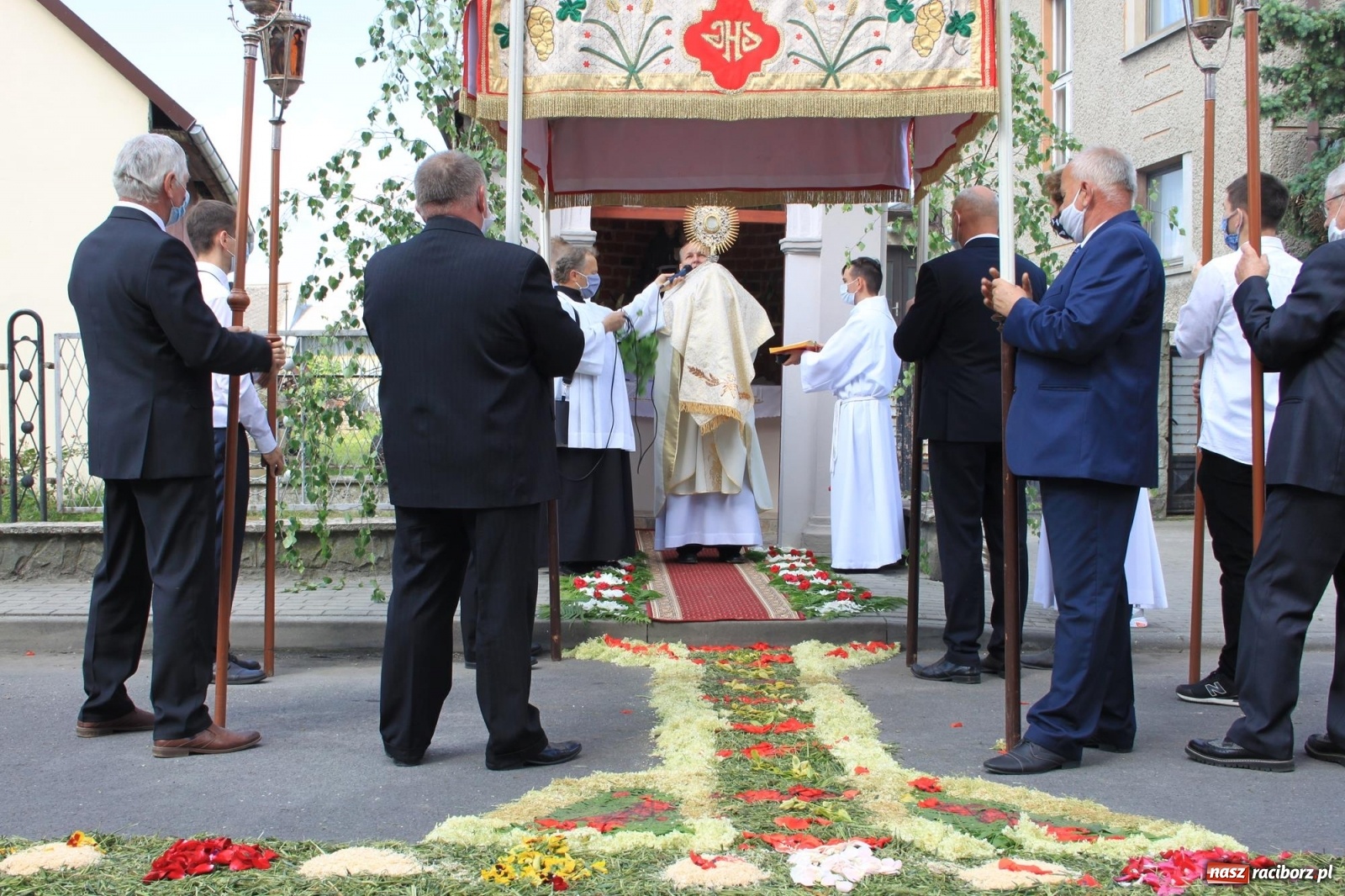 Zdjęcie w galerii na portalu naszraciborz.pl: W Wojnowicach Boże Ciało do czterech kaplic [FOTO] wiadomości z regionu
