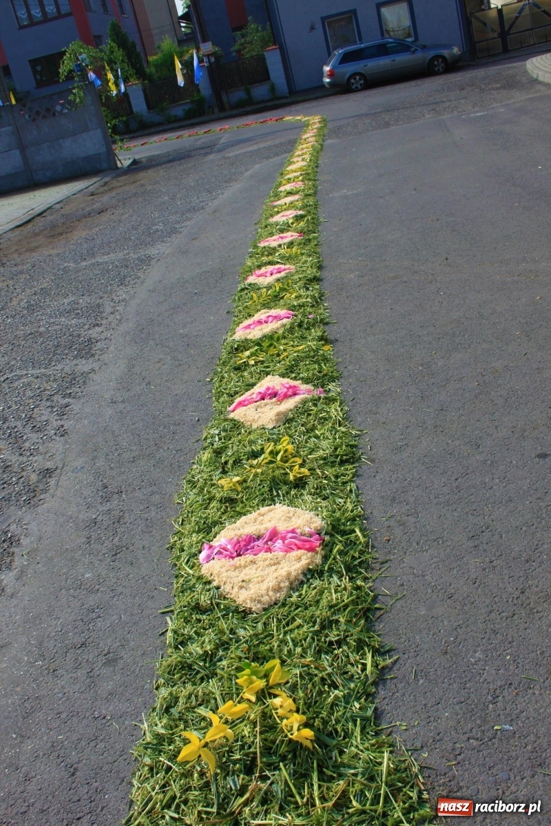 Zdjęcie w galerii na portalu naszraciborz.pl: W Wojnowicach Boże Ciało do czterech kaplic [FOTO] wiadomości z regionu