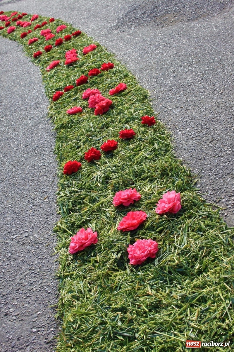 Zdjęcie w galerii na portalu naszraciborz.pl: W Wojnowicach Boże Ciało do czterech kaplic [FOTO] wiadomości z regionu
