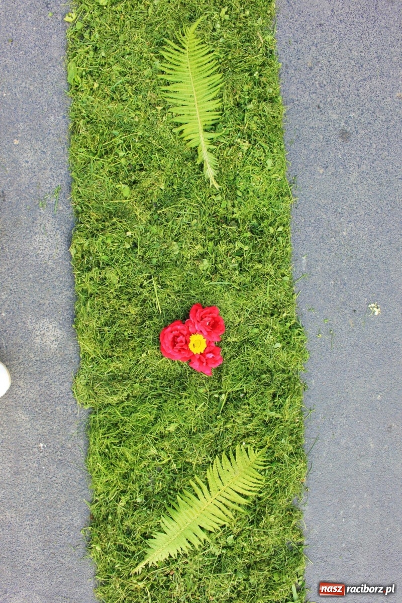 Zdjęcie w galerii na portalu naszraciborz.pl: W Wojnowicach Boże Ciało do czterech kaplic [FOTO] wiadomości z regionu