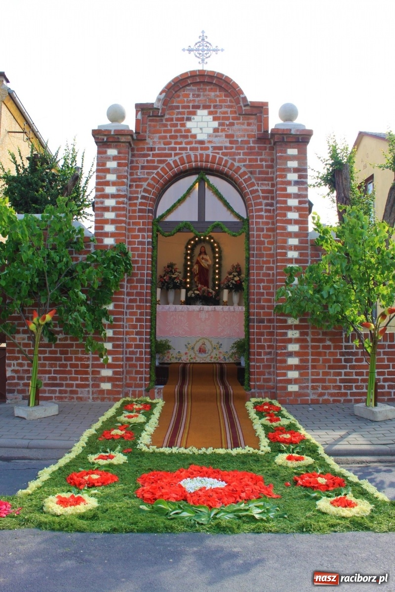 Zdjęcie w galerii na portalu naszraciborz.pl: W Wojnowicach Boże Ciało do czterech kaplic [FOTO] wiadomości z regionu