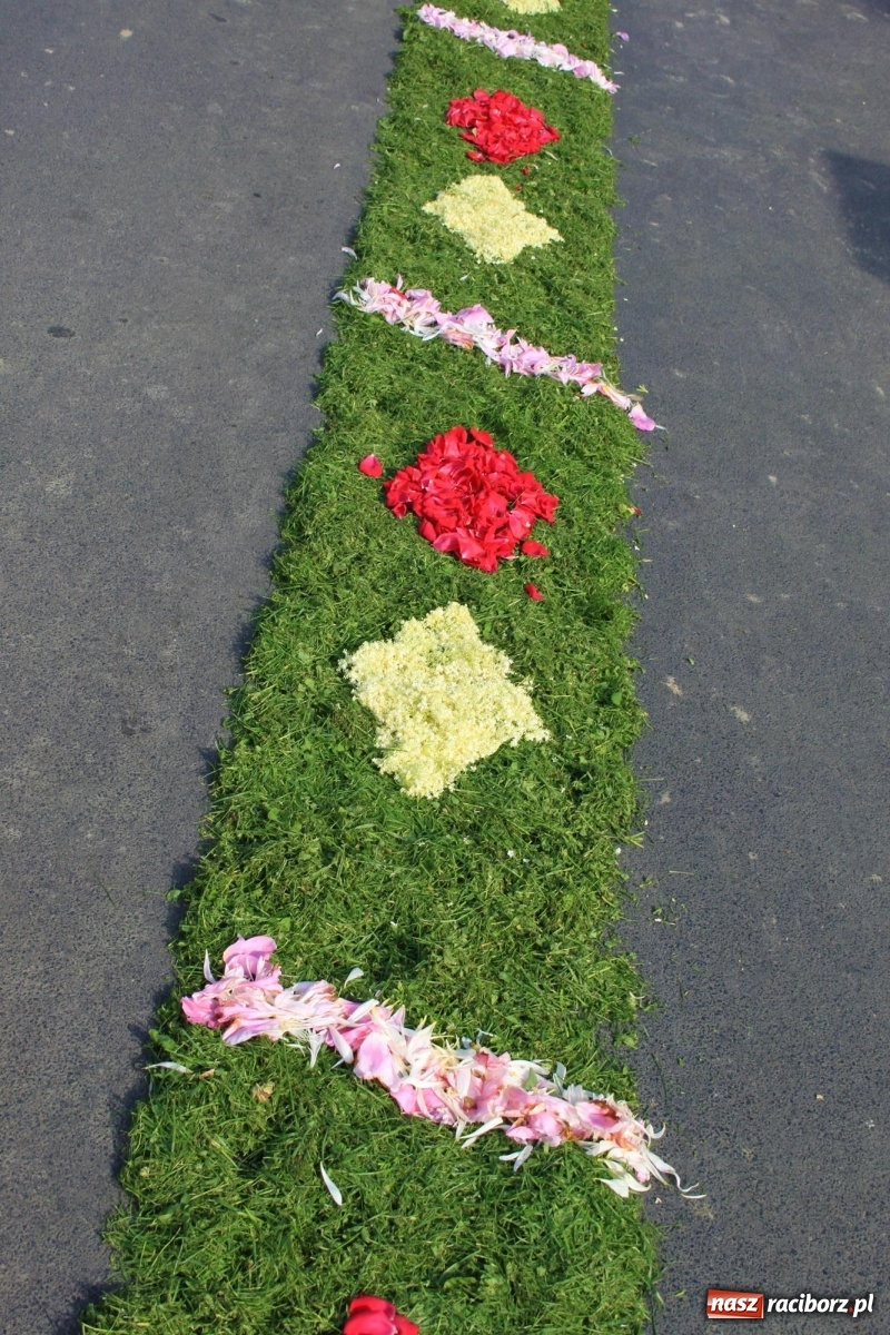 Zdjęcie w galerii na portalu naszraciborz.pl: W Wojnowicach Boże Ciało do czterech kaplic [FOTO] wiadomości z regionu