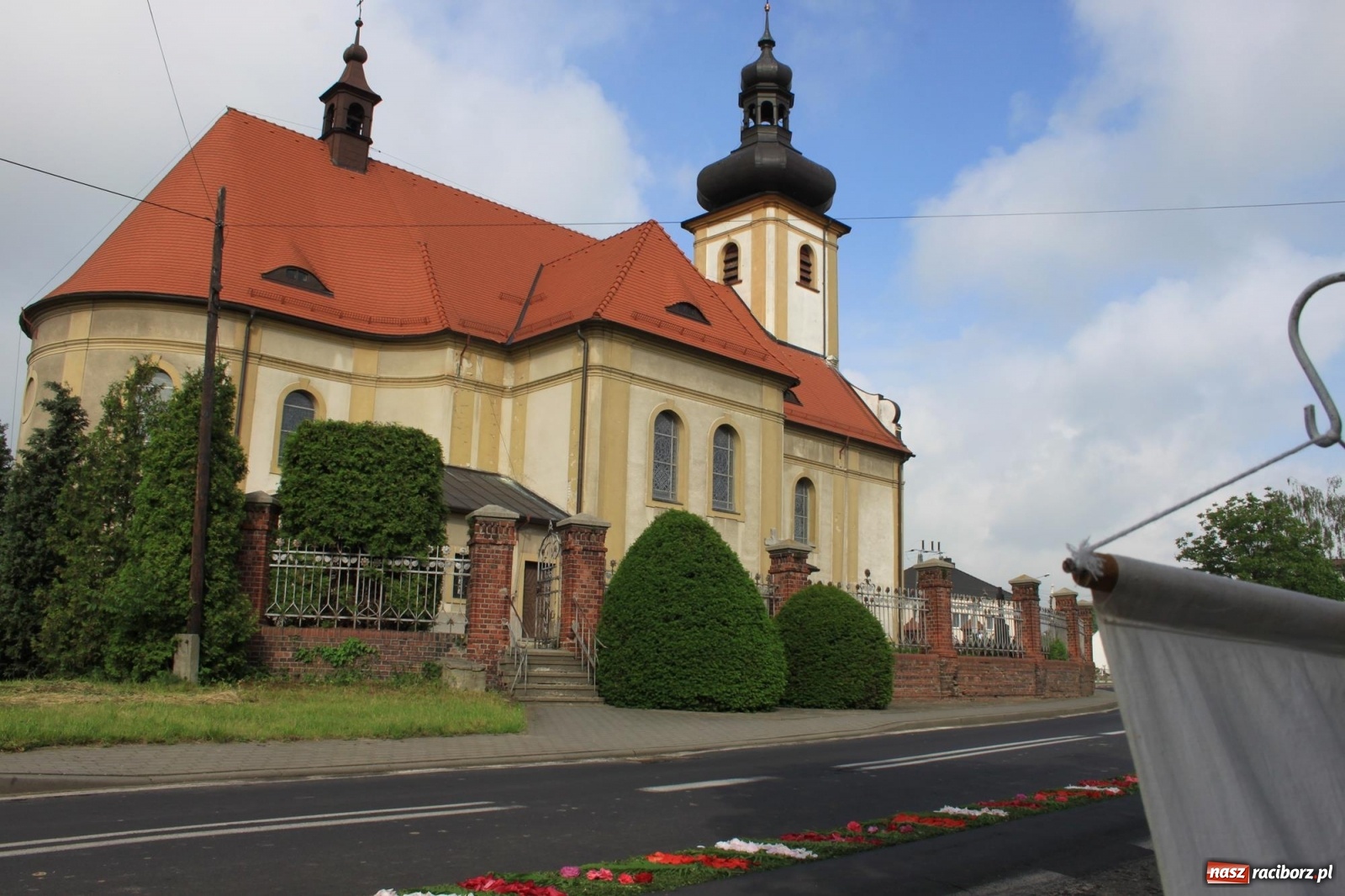 Zdjęcie w galerii na portalu naszraciborz.pl: W Wojnowicach Boże Ciało do czterech kaplic [FOTO] wiadomości z regionu
