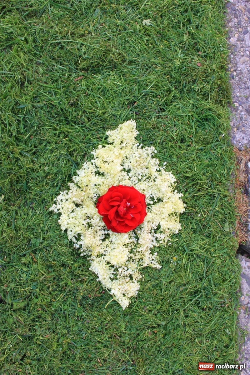 Zdjęcie w galerii na portalu naszraciborz.pl: W Wojnowicach Boże Ciało do czterech kaplic [FOTO] wiadomości z regionu