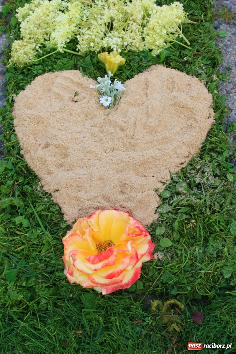 Zdjęcie w galerii na portalu naszraciborz.pl: W Wojnowicach Boże Ciało do czterech kaplic [FOTO] wiadomości z regionu