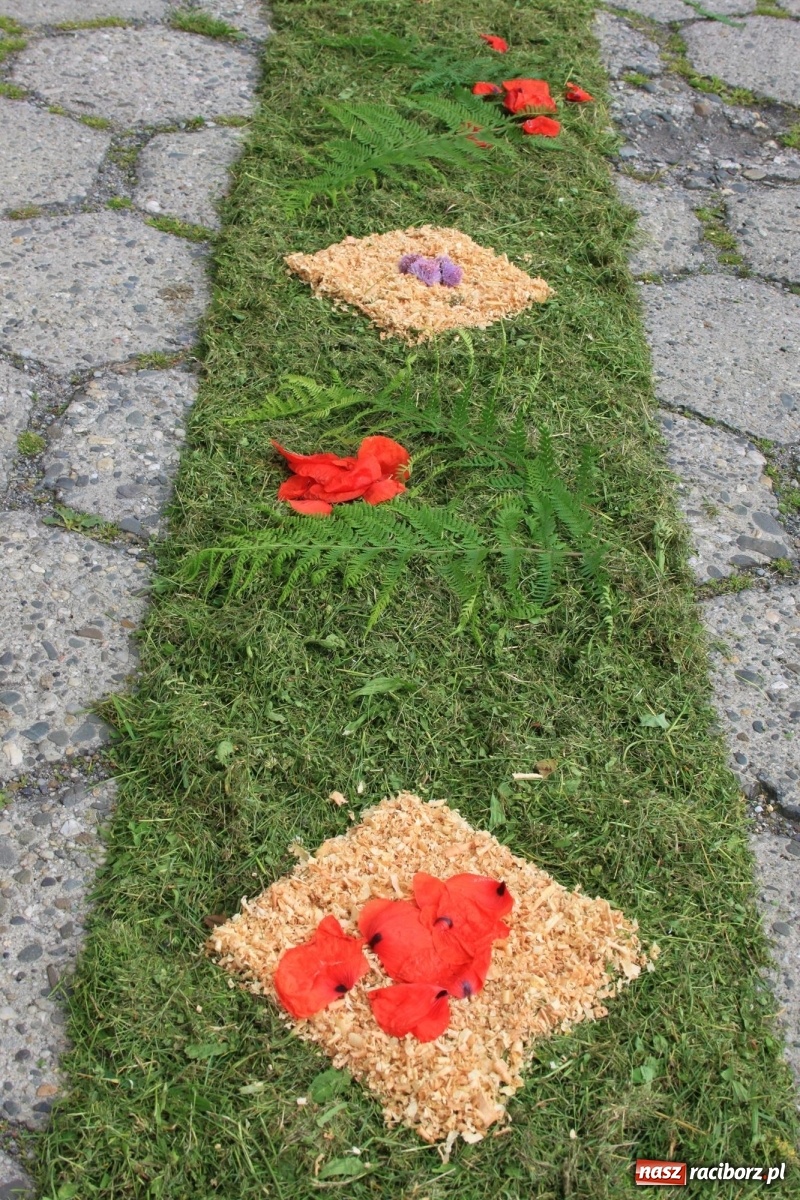 Zdjęcie w galerii na portalu naszraciborz.pl: W Wojnowicach Boże Ciało do czterech kaplic [FOTO] wiadomości z regionu