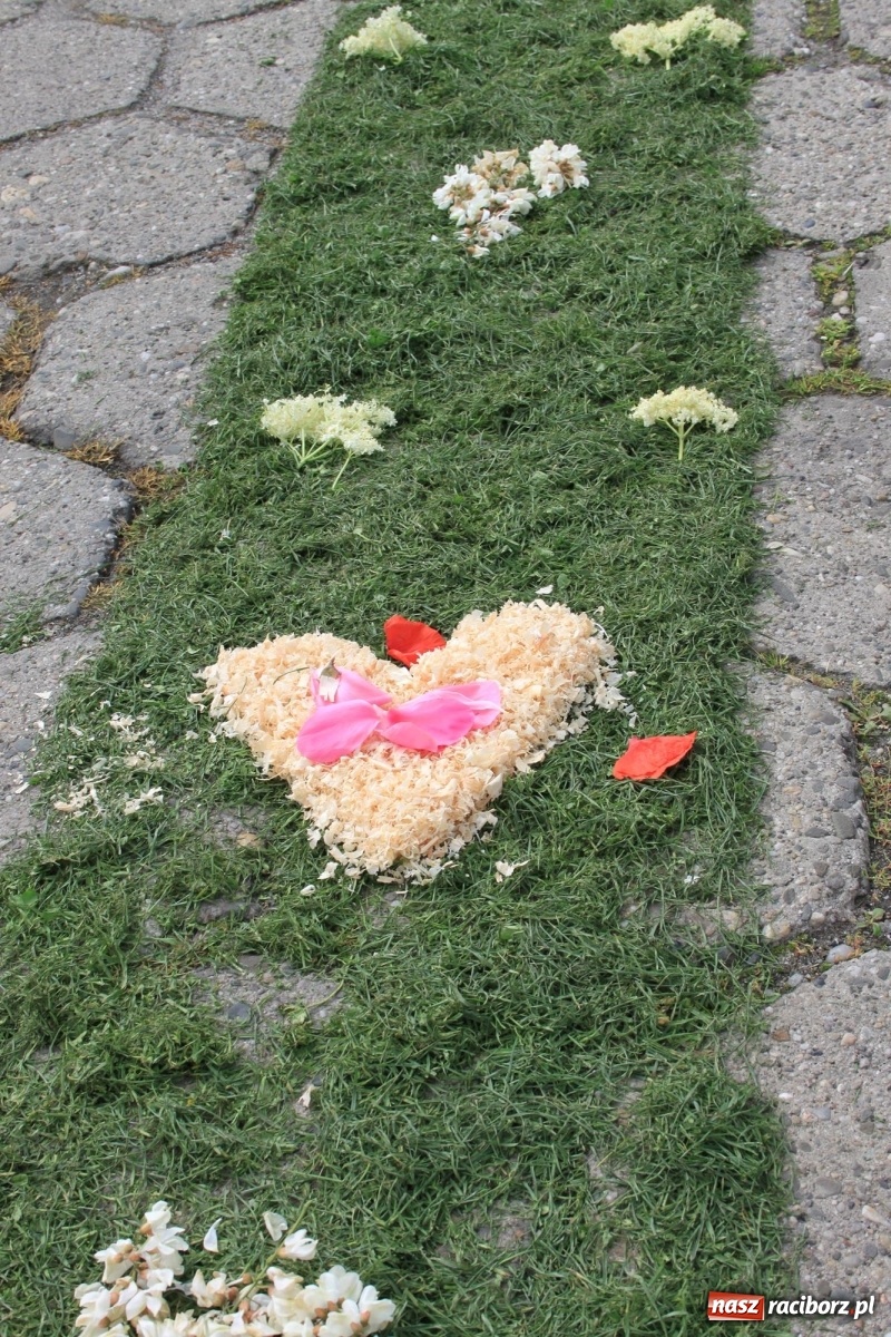 Zdjęcie w galerii na portalu naszraciborz.pl: W Wojnowicach Boże Ciało do czterech kaplic [FOTO] wiadomości z regionu