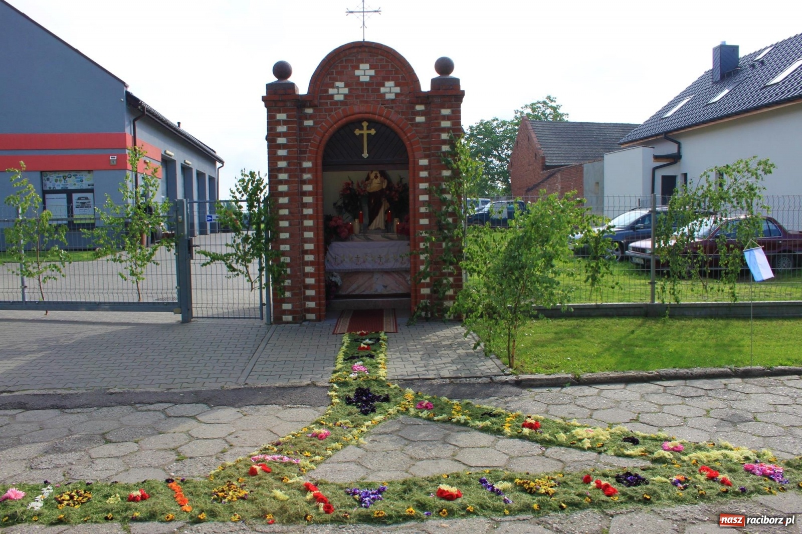 Zdjęcie w galerii na portalu naszraciborz.pl: W Wojnowicach Boże Ciało do czterech kaplic [FOTO] wiadomości z regionu