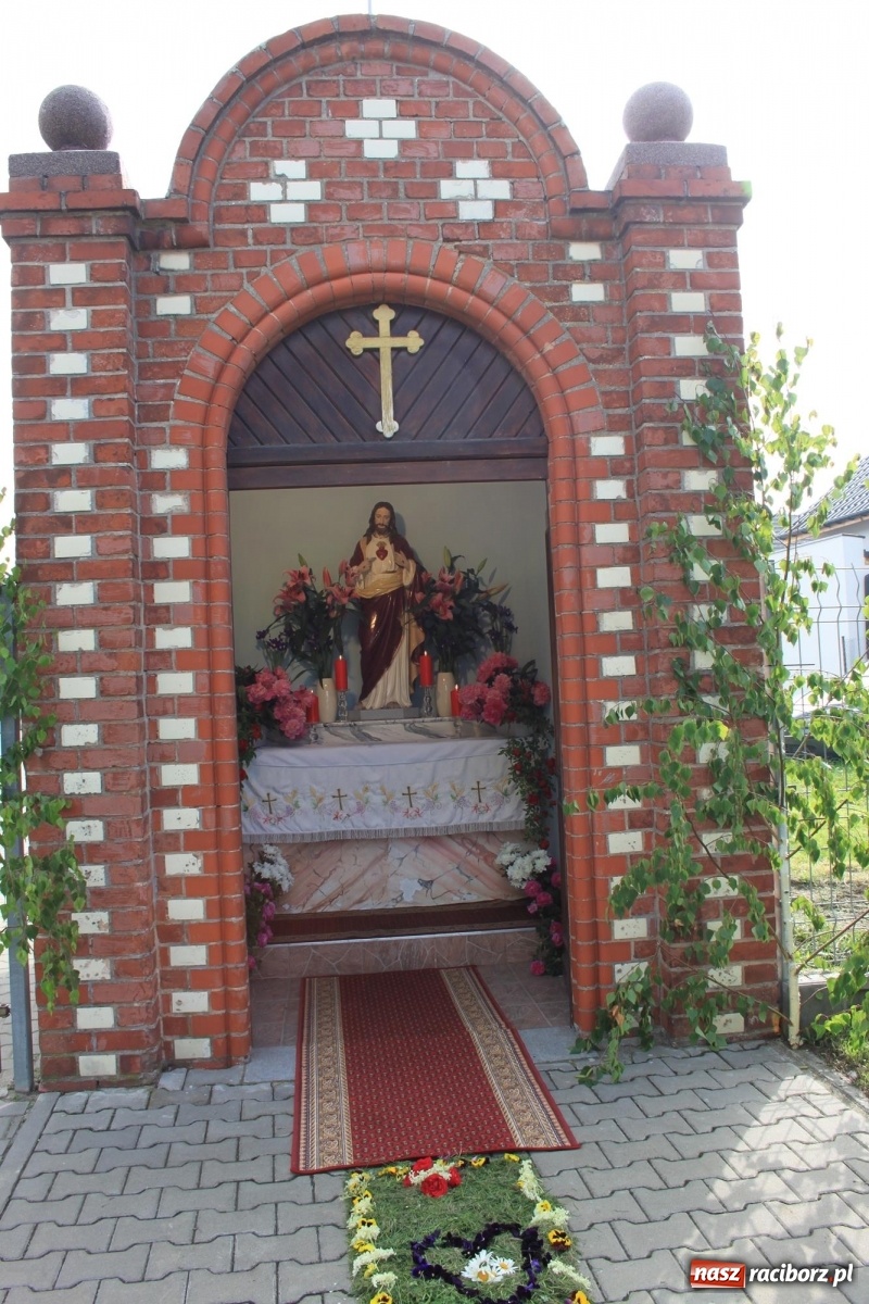 Zdjęcie w galerii na portalu naszraciborz.pl: W Wojnowicach Boże Ciało do czterech kaplic [FOTO] wiadomości z regionu