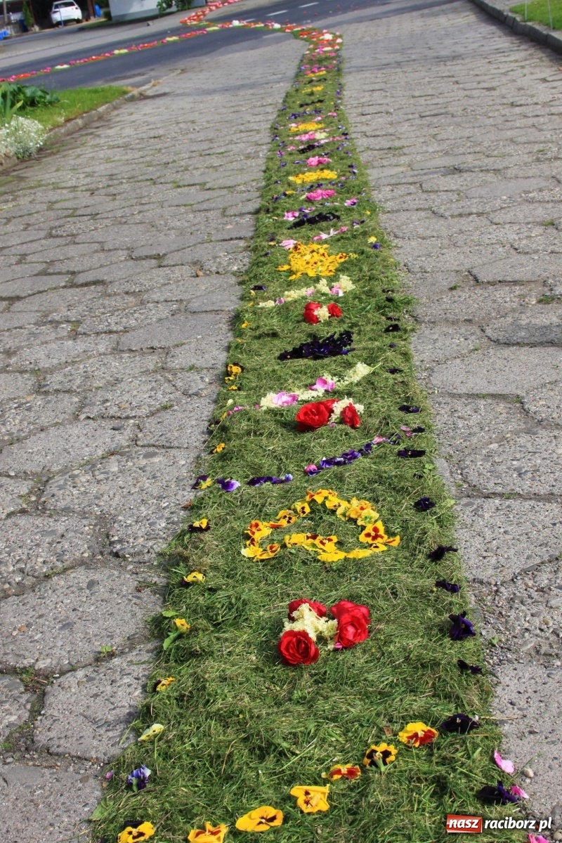 Zdjęcie w galerii na portalu naszraciborz.pl: W Wojnowicach Boże Ciało do czterech kaplic [FOTO] wiadomości z regionu