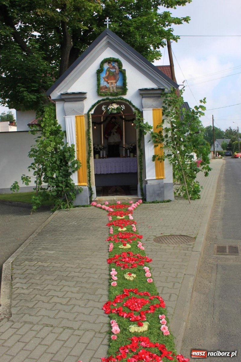 Zdjęcie w galerii na portalu naszraciborz.pl: W Wojnowicach Boże Ciało do czterech kaplic [FOTO] wiadomości z regionu