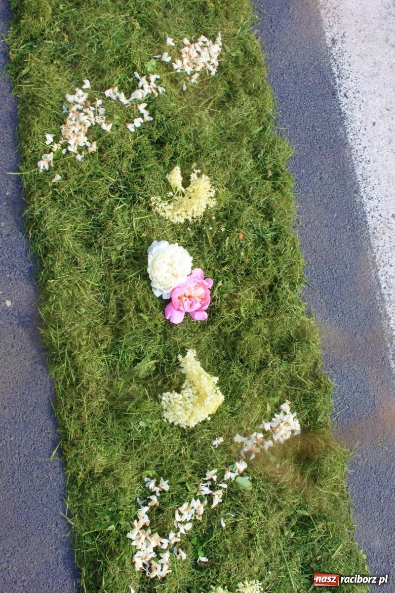 Zdjęcie w galerii na portalu naszraciborz.pl: W Wojnowicach Boże Ciało do czterech kaplic [FOTO] wiadomości z regionu