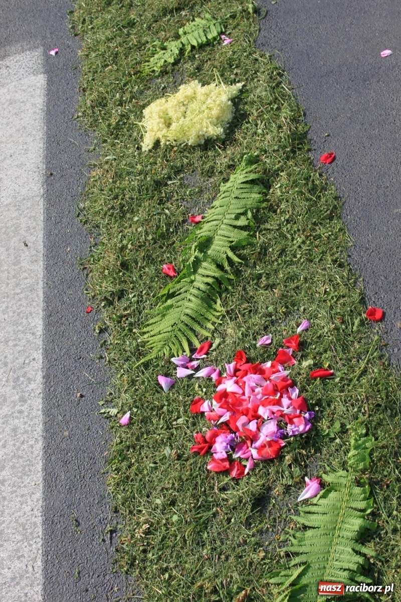 Zdjęcie w galerii na portalu naszraciborz.pl: W Wojnowicach Boże Ciało do czterech kaplic [FOTO] wiadomości z regionu
