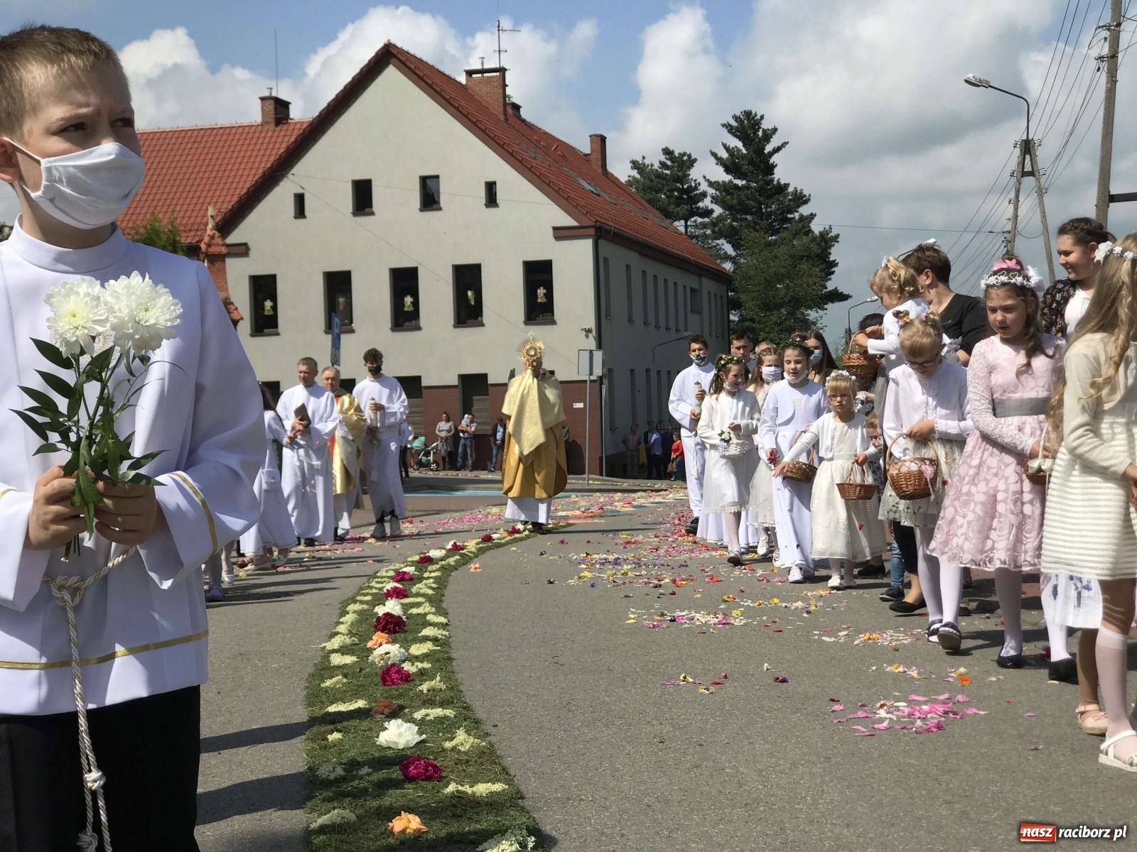 Zdjęcie w galerii na portalu naszraciborz.pl: Ołtarz Bożego Ciała przy grobie Oblubienicy Krzyża, kandydatki na ołtarze [FOTO i WIDEO] wiadomości z regionu