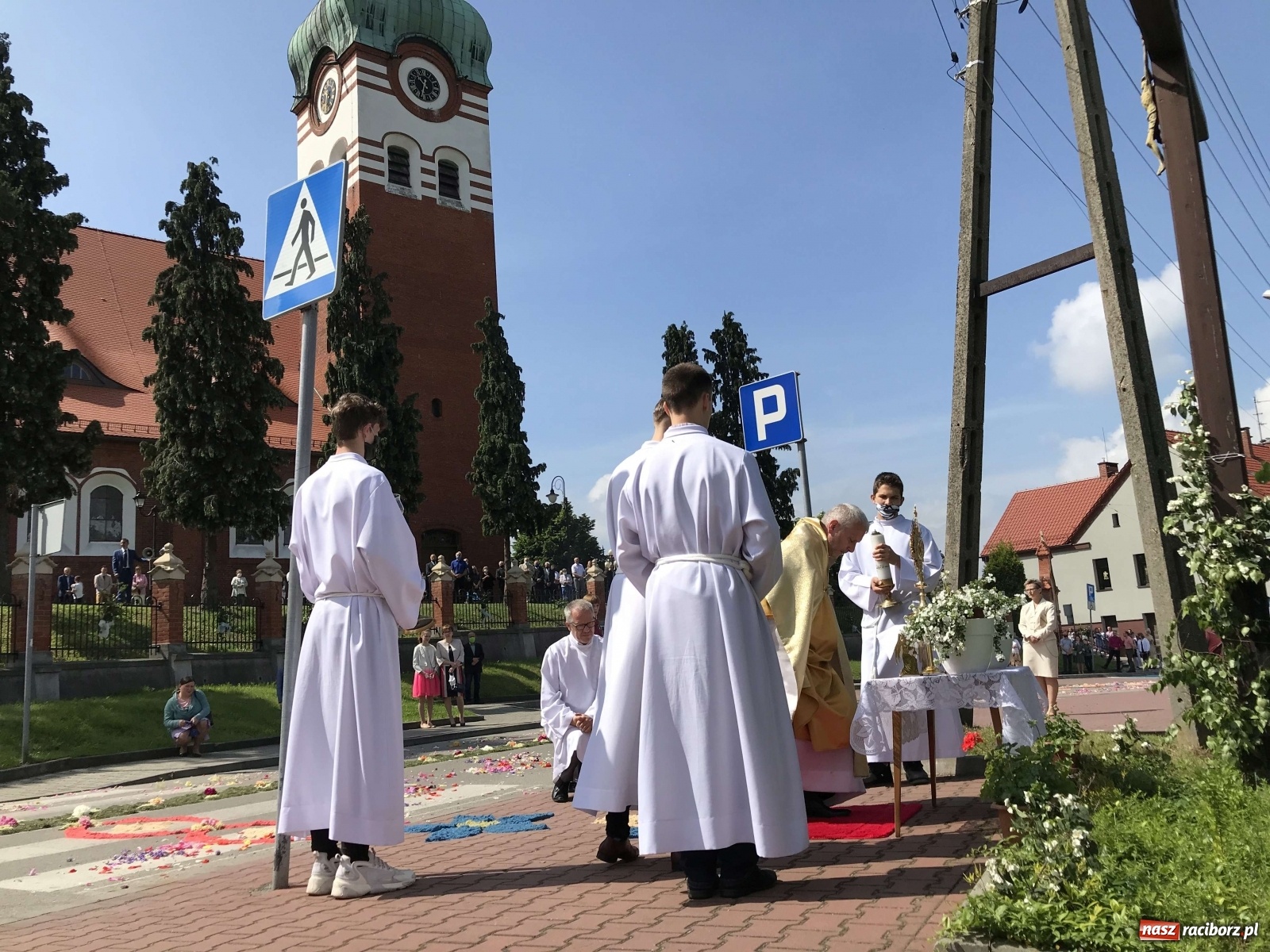 Zdjęcie w galerii na portalu naszraciborz.pl: Ołtarz Bożego Ciała przy grobie Oblubienicy Krzyża, kandydatki na ołtarze [FOTO i WIDEO] wiadomości z regionu