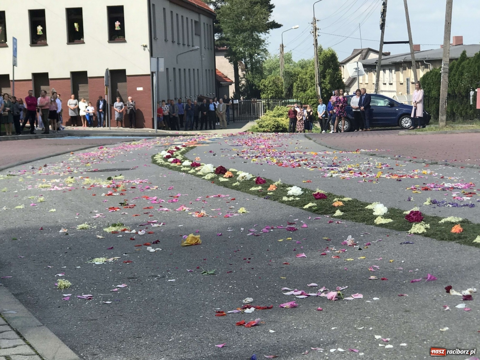Zdjęcie w galerii na portalu naszraciborz.pl: Ołtarz Bożego Ciała przy grobie Oblubienicy Krzyża, kandydatki na ołtarze [FOTO i WIDEO] wiadomości z regionu
